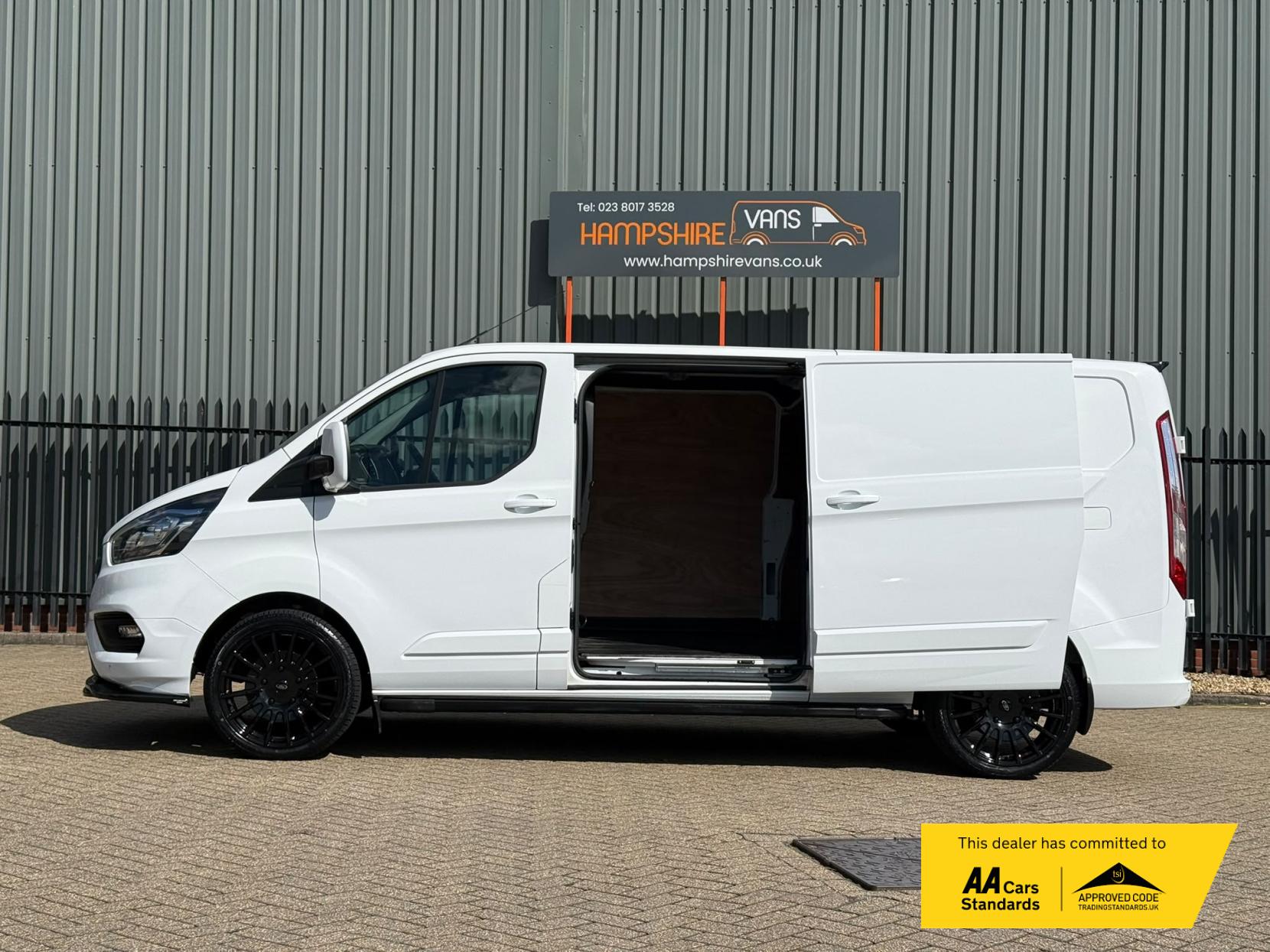 2022 Ford Transit Custom 2.0 300 EcoBlue Limited Panel Van 5dr Diesel Manual L2 H1 Euro 6 (s/s) (130 ps) - Thumbnail 6