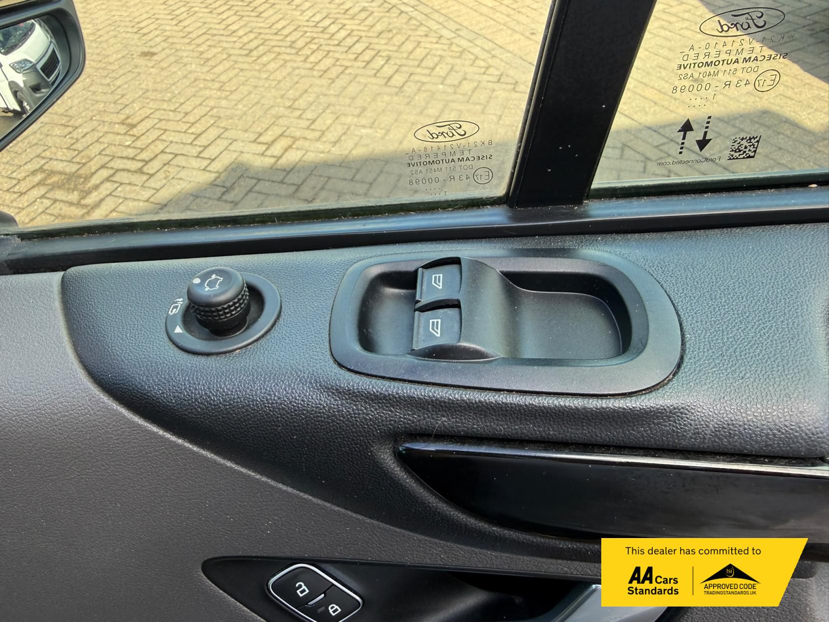 2022 Ford Transit Custom 2.0 300 EcoBlue Limited Panel Van 5dr Diesel Manual L2 H1 Euro 6 (s/s) (130 ps) - Thumbnail 53