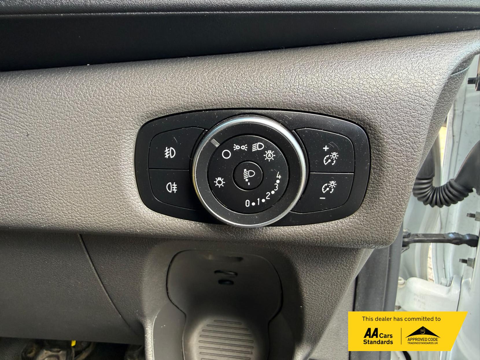 2022 Ford Transit Custom 2.0 300 EcoBlue Limited Panel Van 5dr Diesel Manual L2 H1 Euro 6 (s/s) (130 ps) - Thumbnail 50