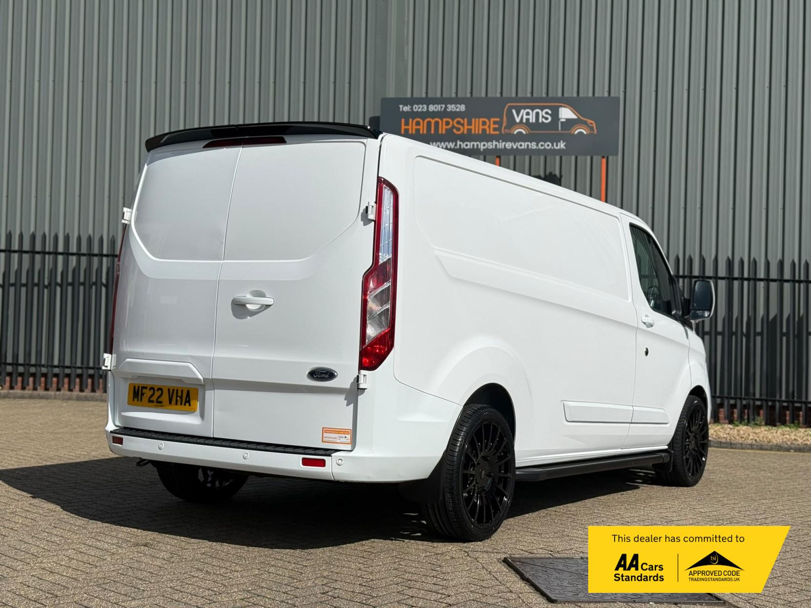 2022 Ford Transit Custom 2.0 300 EcoBlue Limited Panel Van 5dr Diesel Manual L2 H1 Euro 6 (s/s) (130 ps) - Thumbnail 3