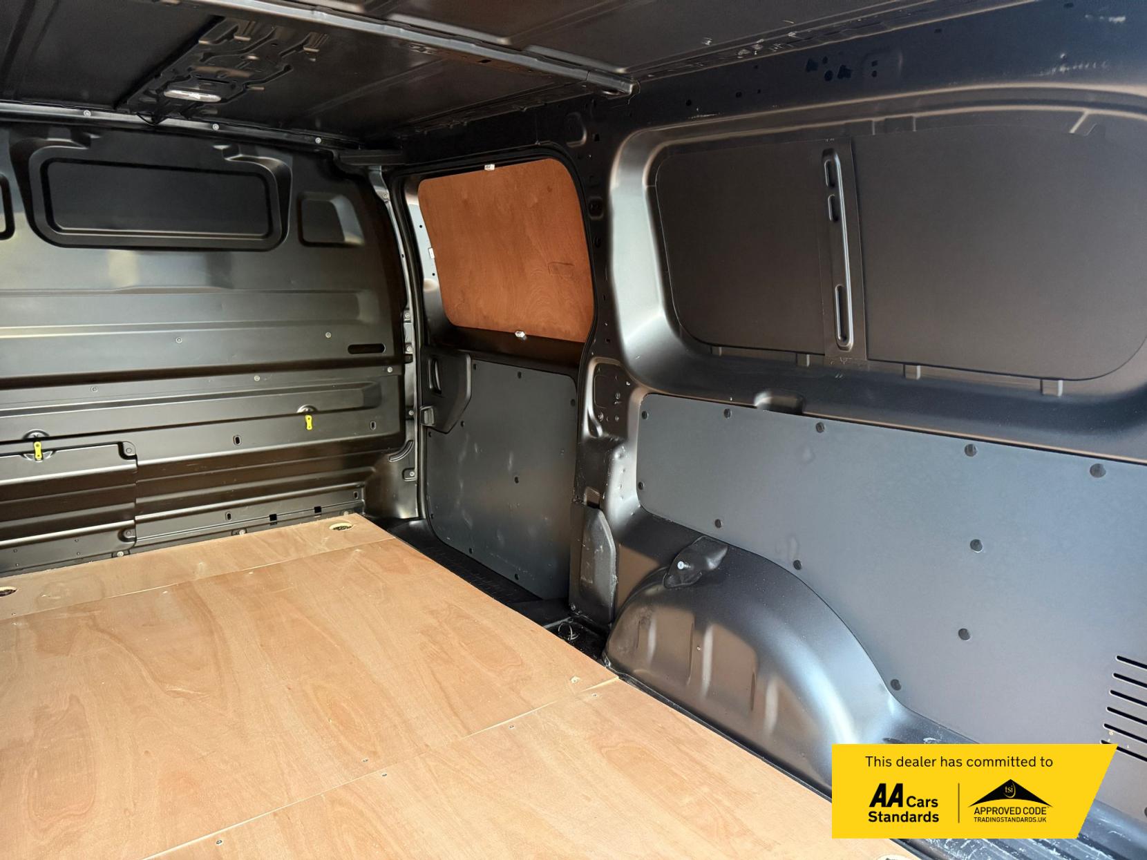 Vauxhall Vivaro 2.0 Turbo D 3100 Sportive Panel Van 5dr Diesel Manual L2 H1 Euro 6 (s/s) (120 ps)