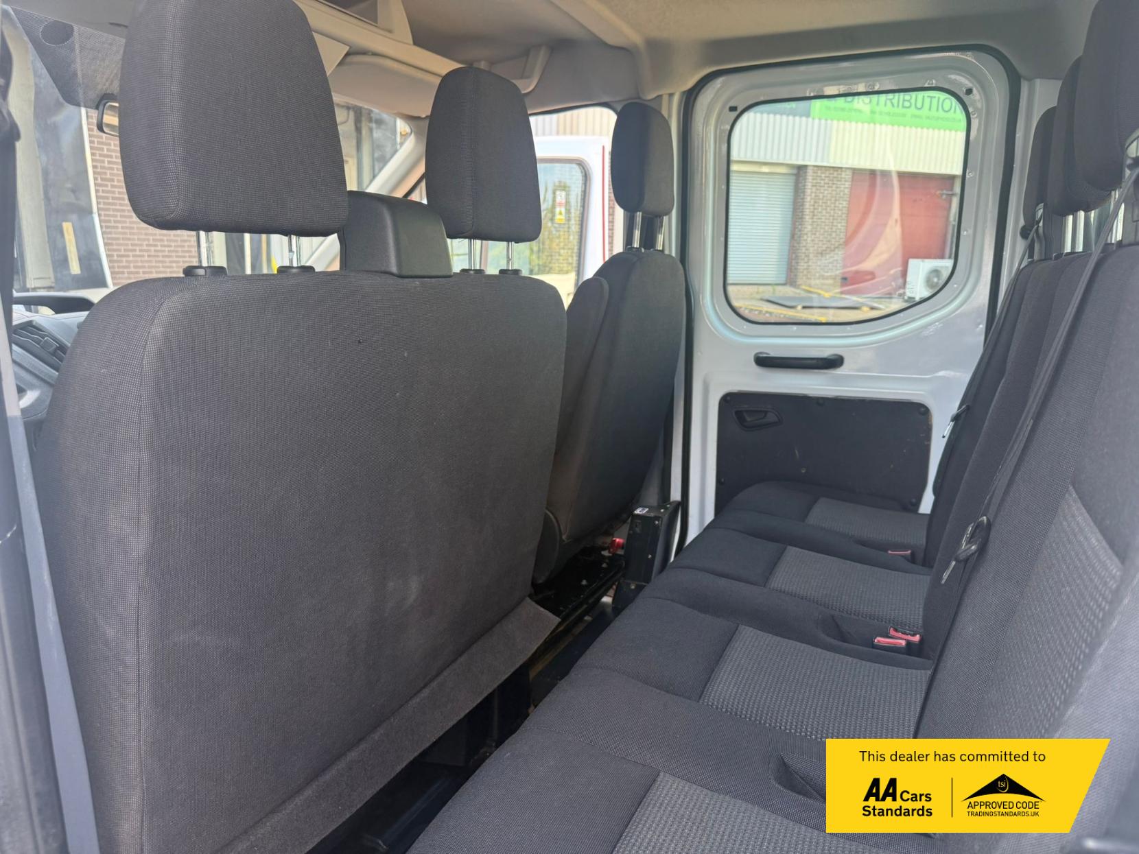 Ford Transit 2.0 350 EcoBlue Chassis Double Cab 4dr Diesel Manual RWD L4 H1 Euro 6 (DRW) (130 ps)
