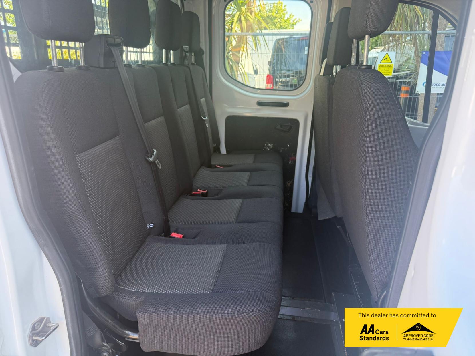 Ford Transit 2.0 350 EcoBlue Chassis Double Cab 4dr Diesel Manual RWD L4 H1 Euro 6 (DRW) (130 ps)