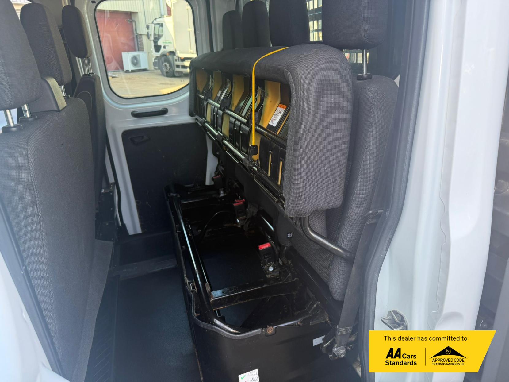 Ford Transit 2.0 350 EcoBlue Chassis Double Cab 4dr Diesel Manual RWD L4 H1 Euro 6 (DRW) (130 ps)