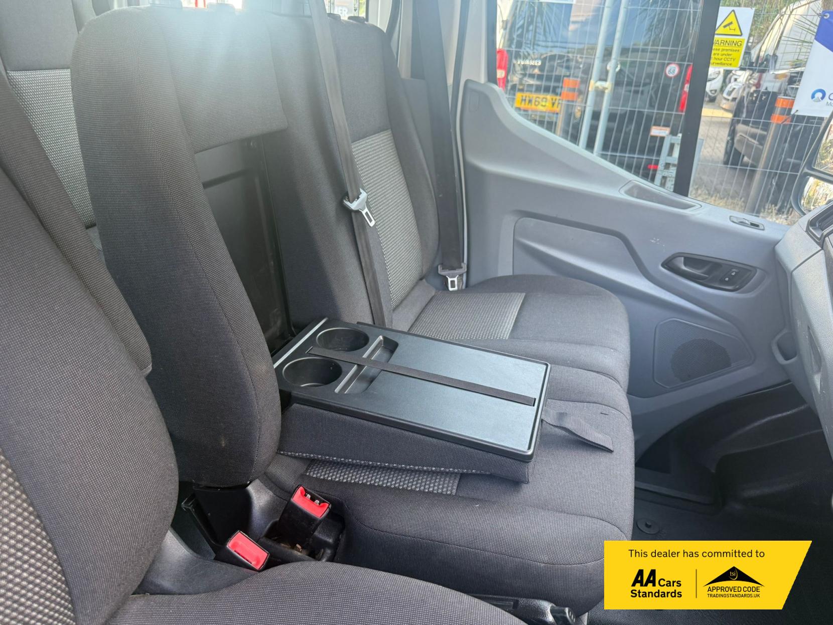 Ford Transit 2.0 350 EcoBlue Chassis Double Cab 4dr Diesel Manual RWD L4 H1 Euro 6 (DRW) (130 ps)