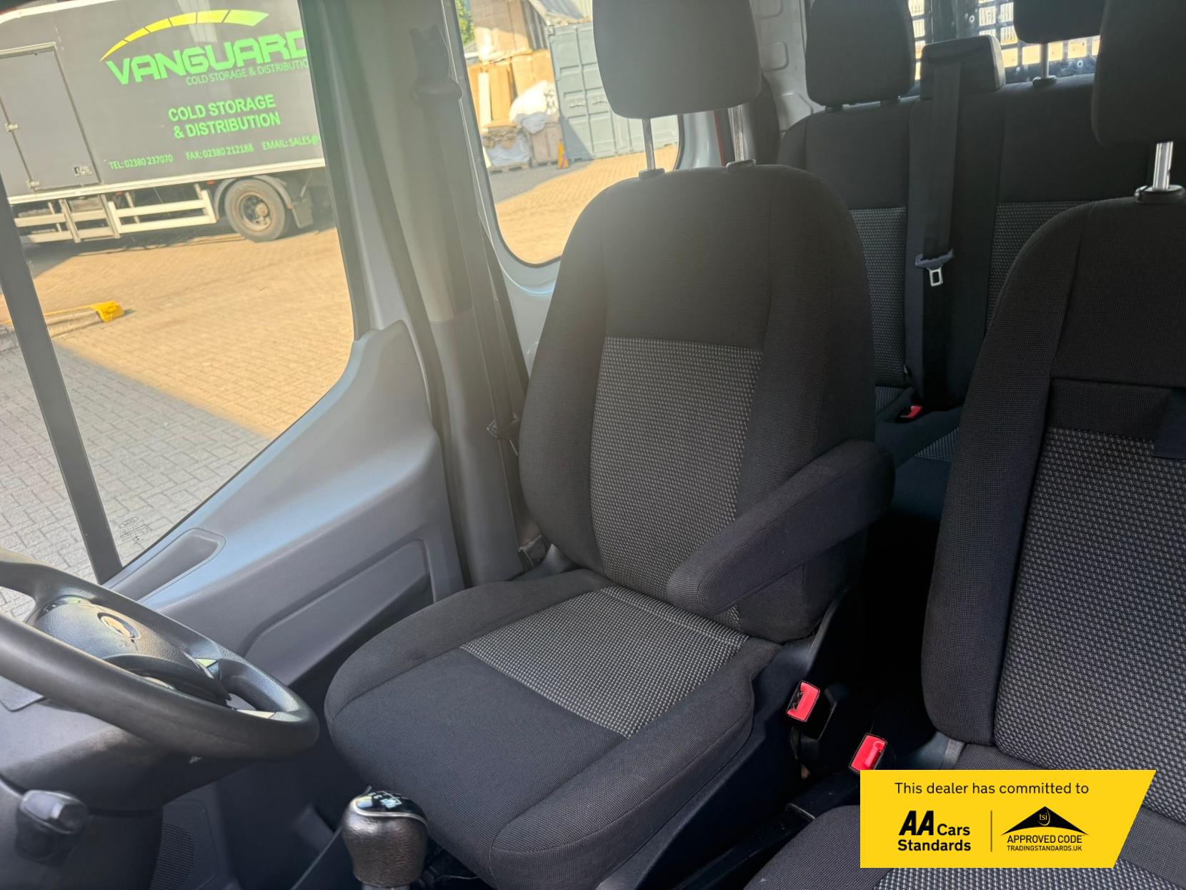 Ford Transit 2.0 350 EcoBlue Chassis Double Cab 4dr Diesel Manual RWD L4 H1 Euro 6 (DRW) (130 ps)
