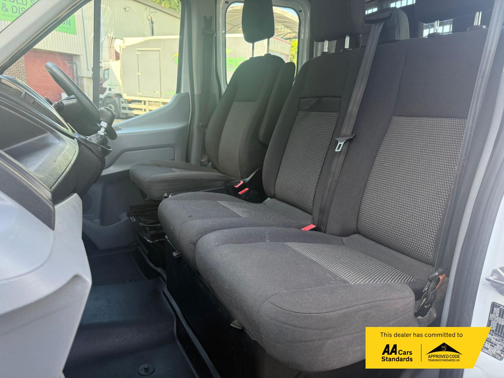 Ford Transit 2.0 350 EcoBlue Chassis Double Cab 4dr Diesel Manual RWD L4 H1 Euro 6 (DRW) (130 ps)