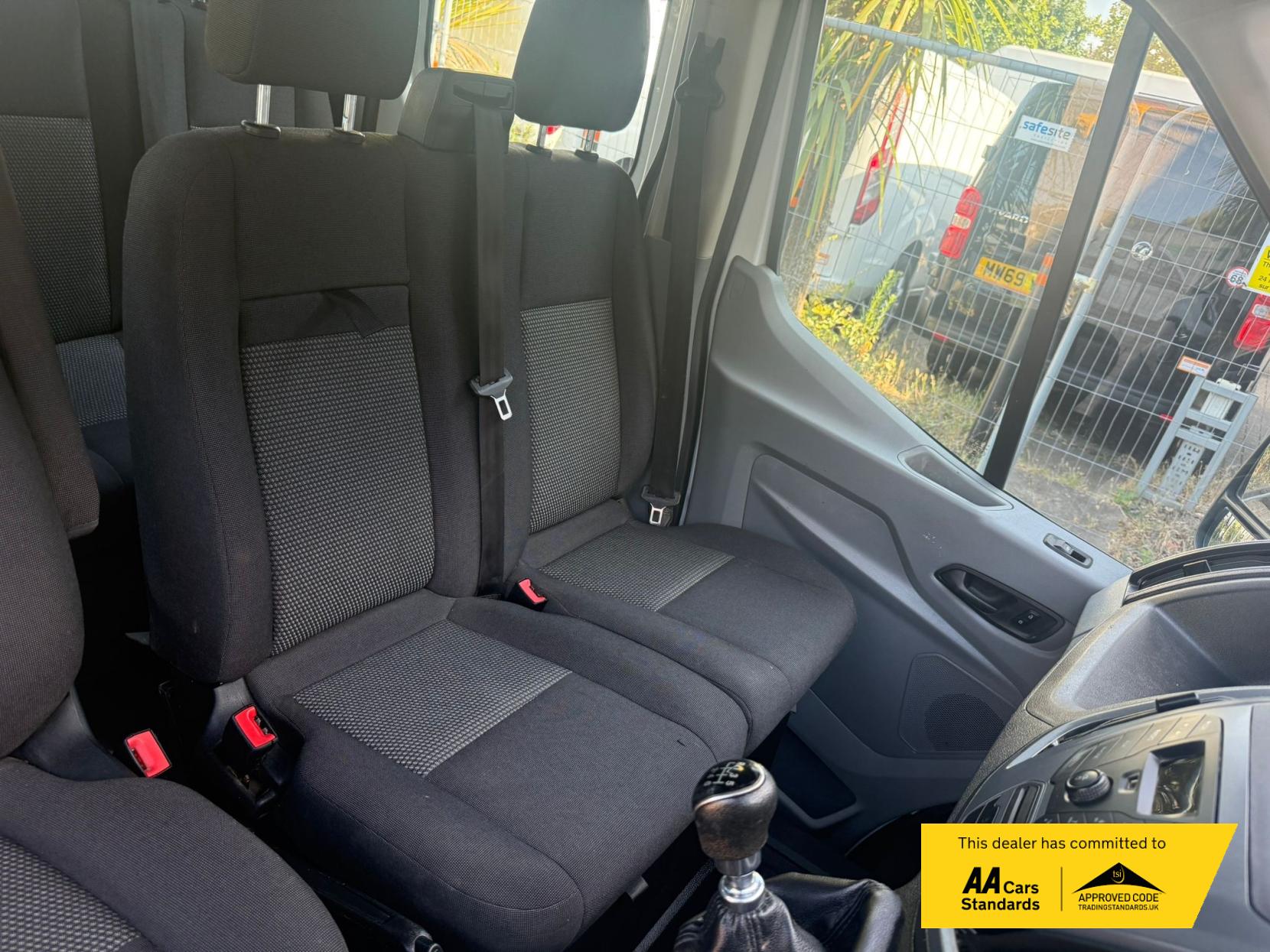 Ford Transit 2.0 350 EcoBlue Chassis Double Cab 4dr Diesel Manual RWD L4 H1 Euro 6 (DRW) (130 ps)