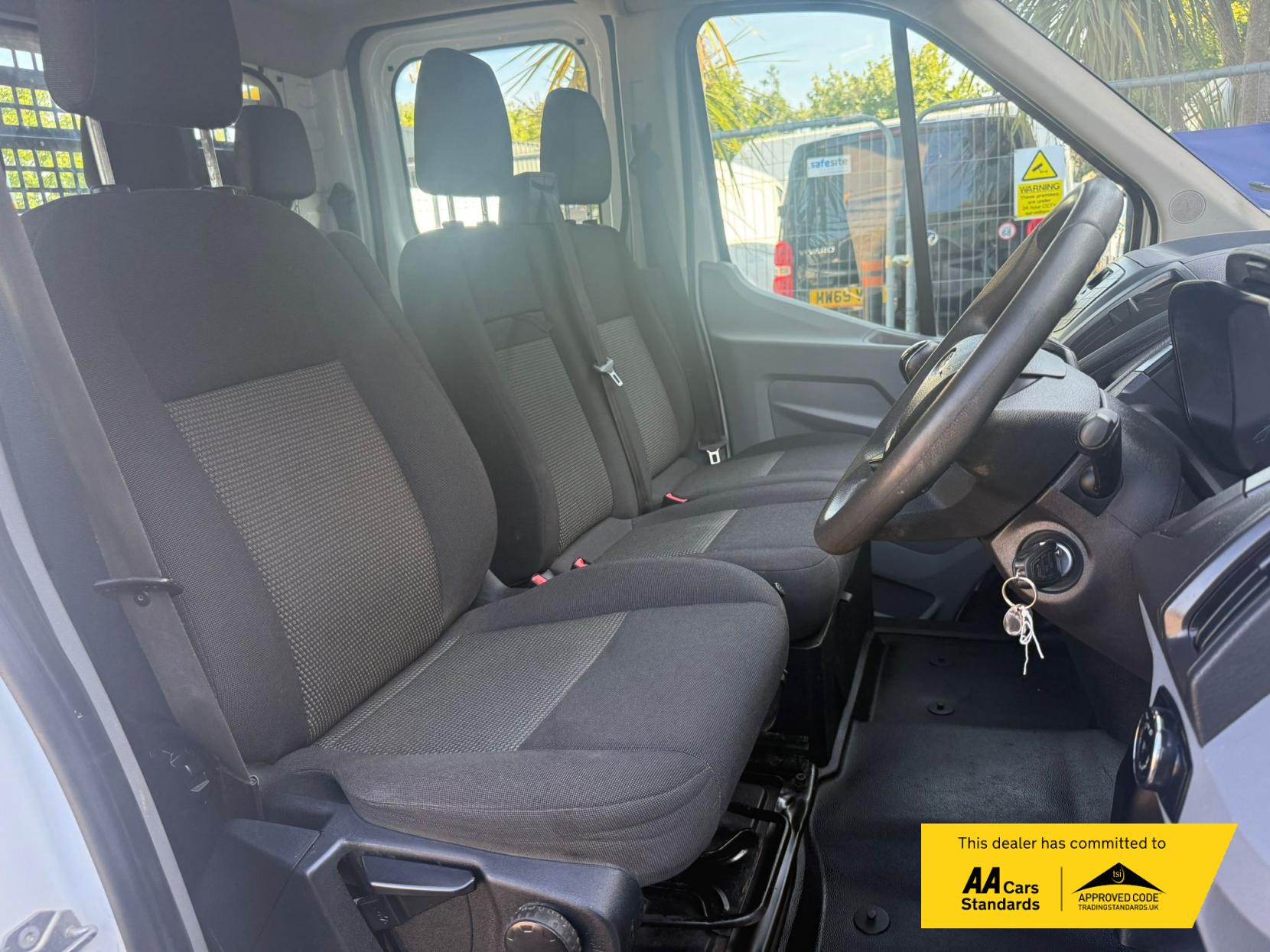 Ford Transit 2.0 350 EcoBlue Chassis Double Cab 4dr Diesel Manual RWD L4 H1 Euro 6 (DRW) (130 ps)