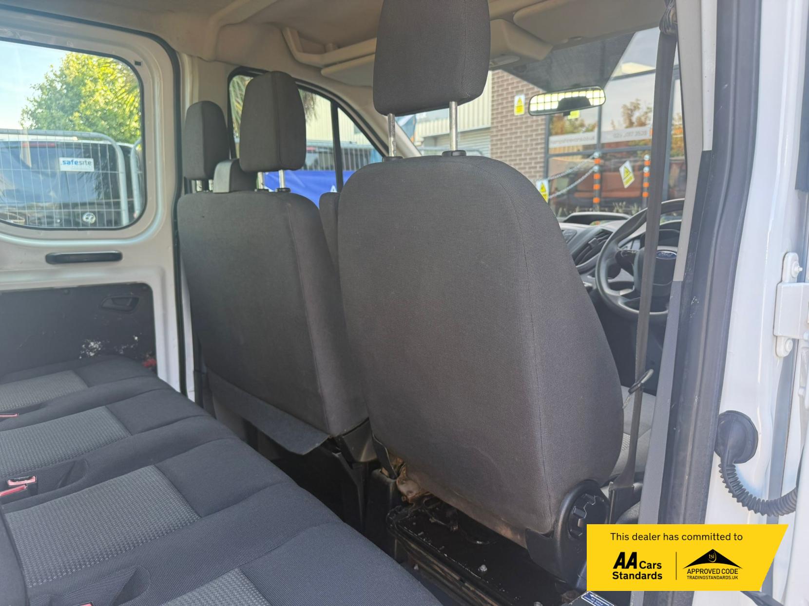 Ford Transit 2.0 350 EcoBlue Chassis Double Cab 4dr Diesel Manual RWD L4 H1 Euro 6 (DRW) (130 ps)