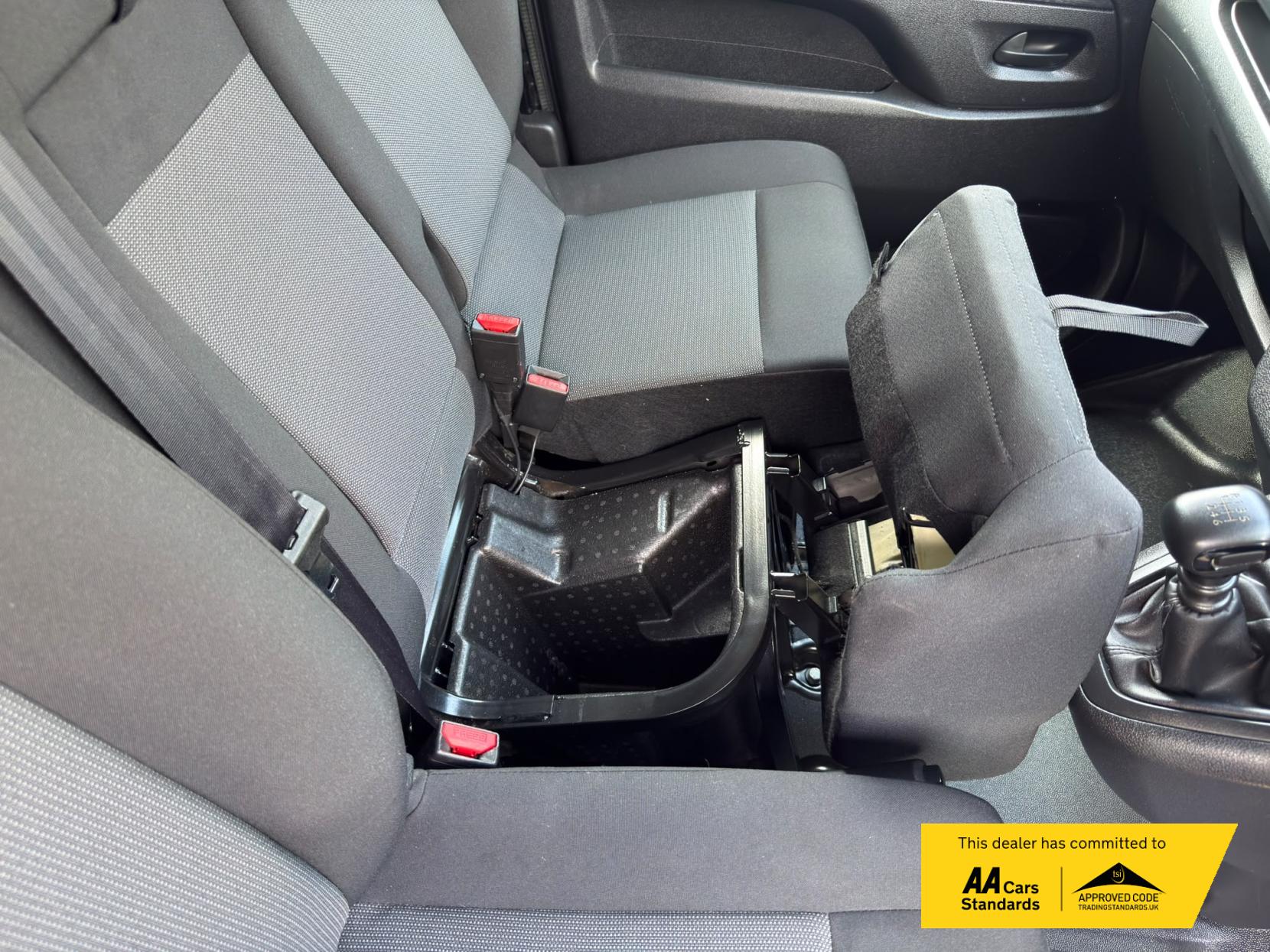 2023 Vauxhall Vivaro 1.5 Turbo D 2700 Pro Panel Van 6dr Diesel Manual L1 H1 Euro 6 (s/s) (120 ps) - Thumbnail 39