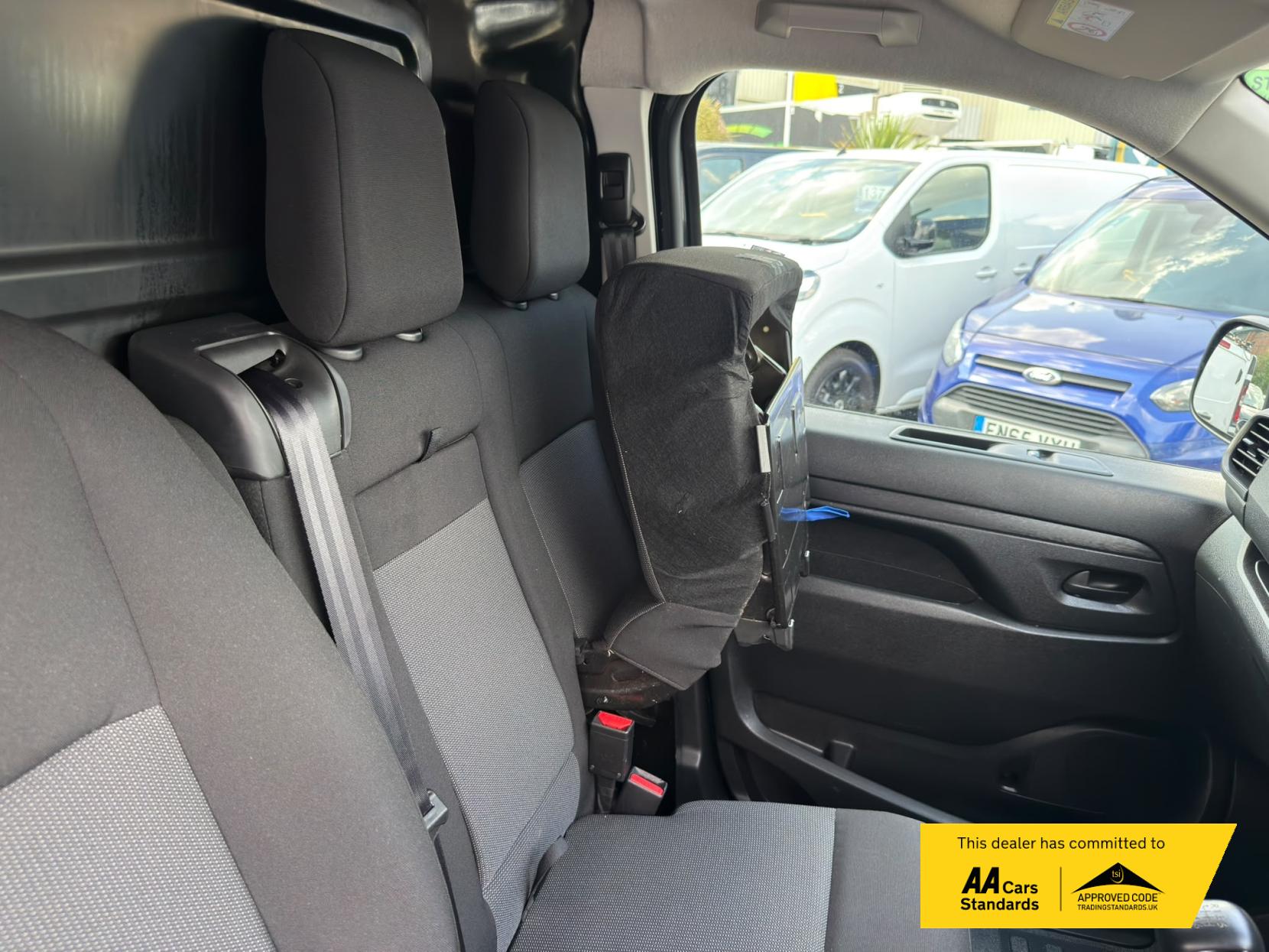 2023 Vauxhall Vivaro 1.5 Turbo D 2700 Pro Panel Van 6dr Diesel Manual L1 H1 Euro 6 (s/s) (120 ps) - Thumbnail 44