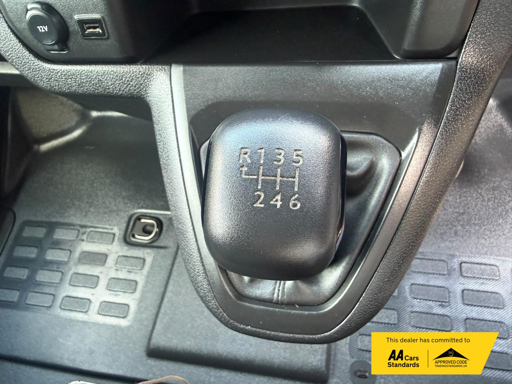 2023 Vauxhall Vivaro 1.5 Turbo D 2700 Pro Panel Van 6dr Diesel Manual L1 H1 Euro 6 (s/s) (120 ps) - Thumbnail 38