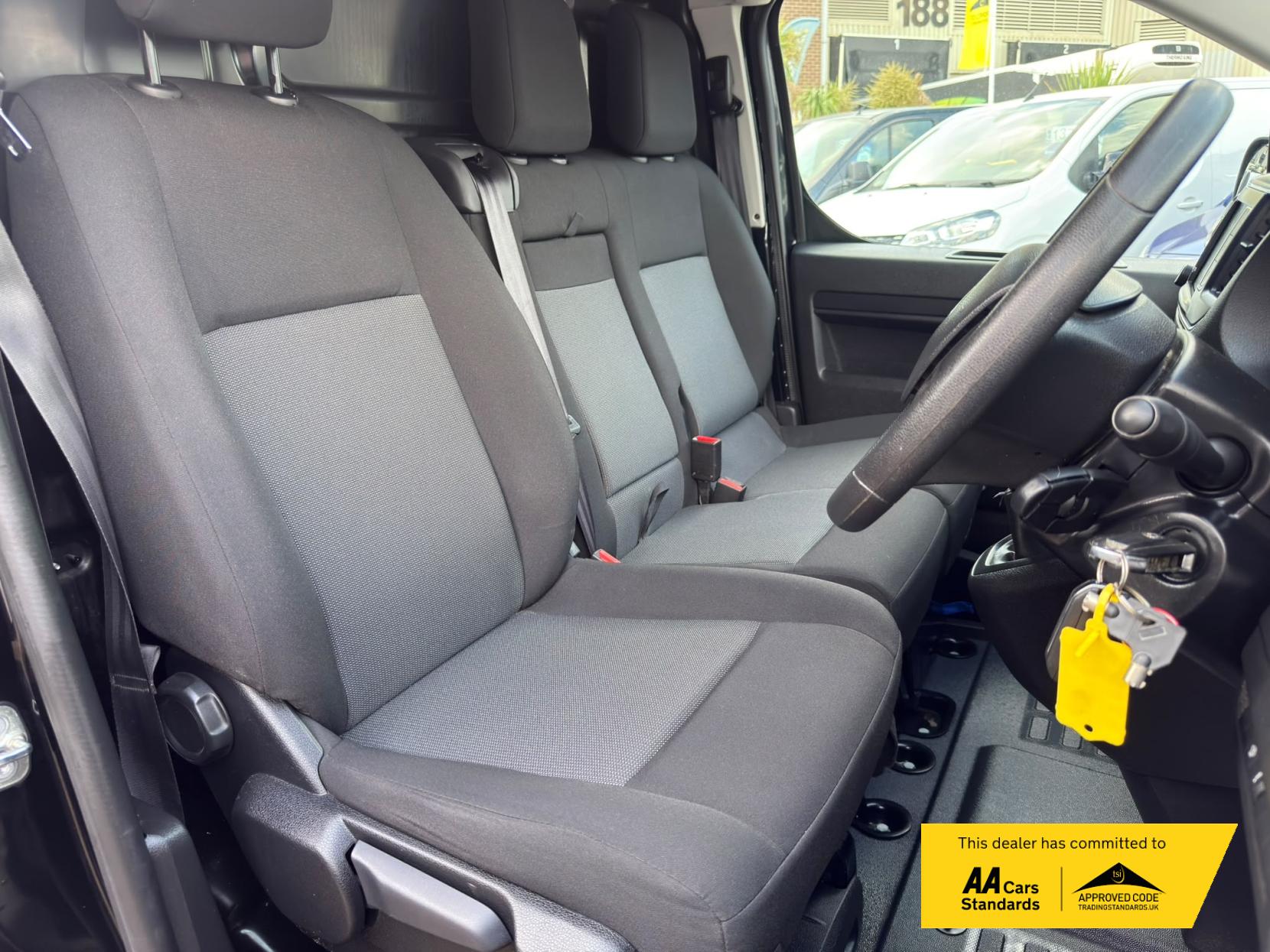 2023 Vauxhall Vivaro 1.5 Turbo D 2700 Pro Panel Van 6dr Diesel Manual L1 H1 Euro 6 (s/s) (120 ps) - Thumbnail 37