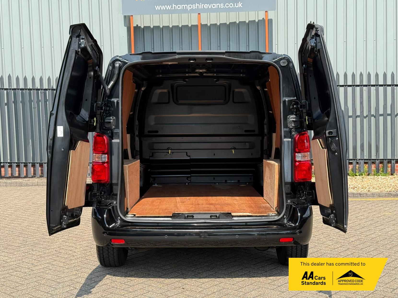 2023 Vauxhall Vivaro 1.5 Turbo D 2700 Pro Panel Van 6dr Diesel Manual L1 H1 Euro 6 (s/s) (120 ps) - Thumbnail 16