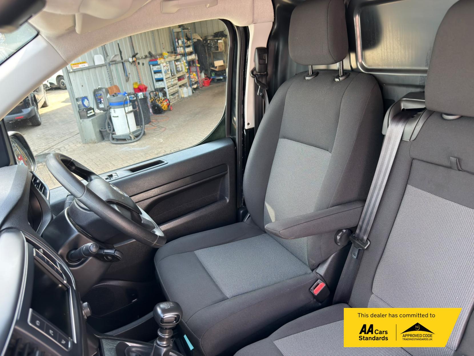 2023 Vauxhall Vivaro 1.5 Turbo D 2700 Pro Panel Van 6dr Diesel Manual L1 H1 Euro 6 (s/s) (120 ps) - Thumbnail 48