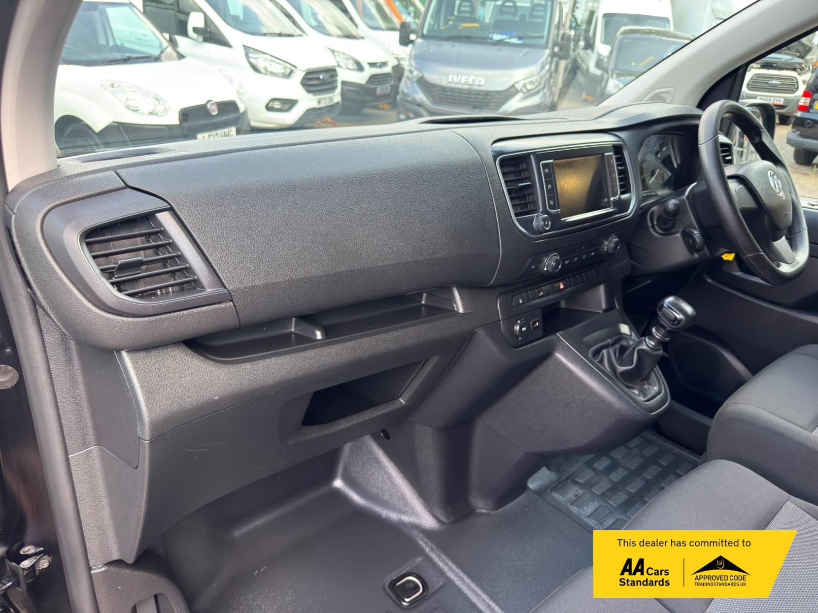 2023 Vauxhall Vivaro 1.5 Turbo D 2700 Pro Panel Van 6dr Diesel Manual L1 H1 Euro 6 (s/s) (120 ps) - Thumbnail 42