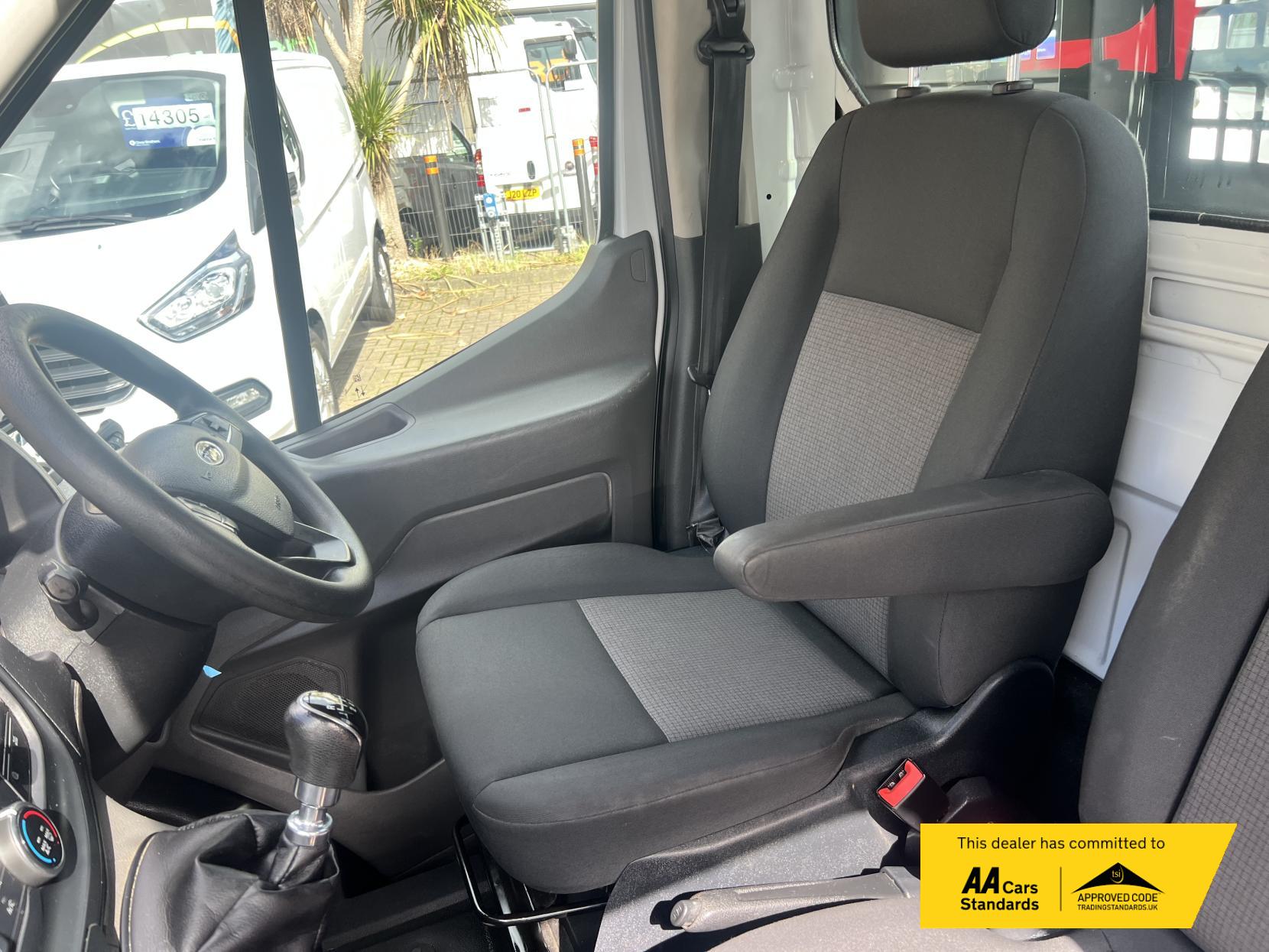 Ford Transit 2.0 350 EcoBlue HD Leader Chassis Cab 2dr Diesel Manual RWD L2 Euro 6 (s/s) (130 ps)