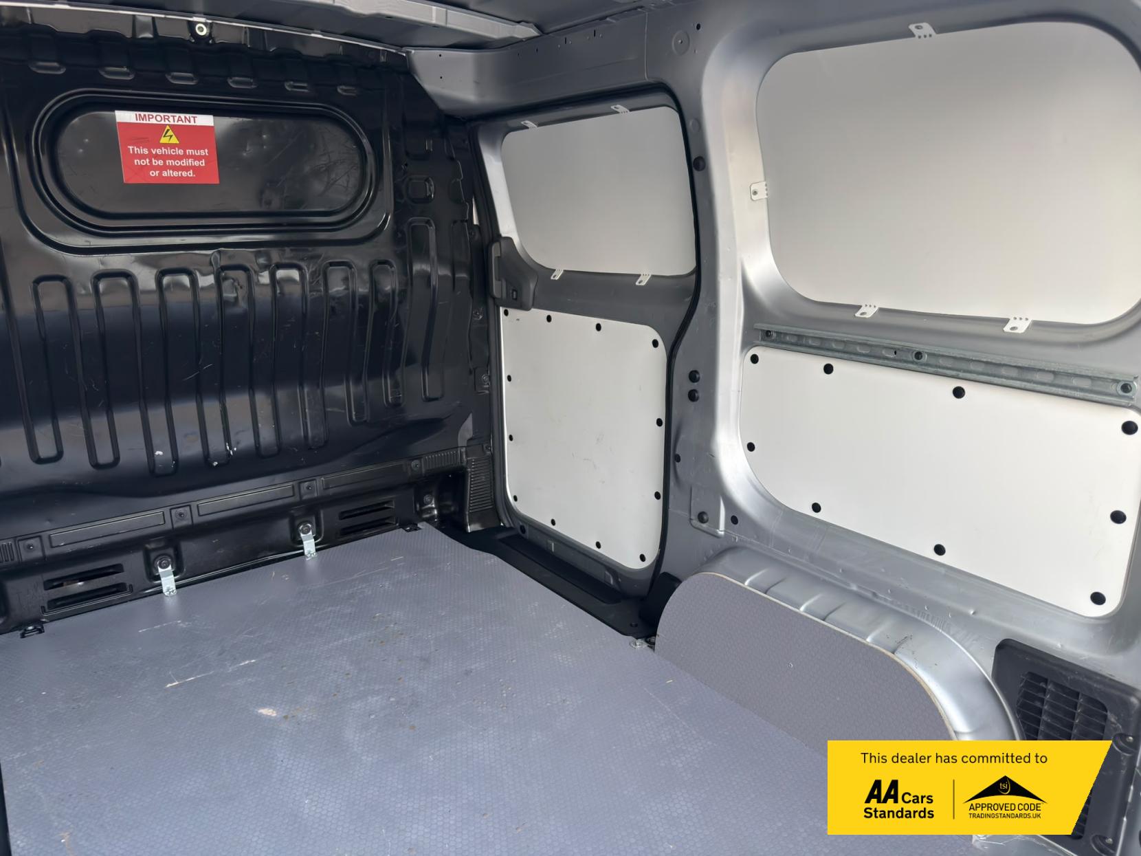 2019 Nissan e-NV200 40kWh Acenta Panel Van 5dr Electric Auto SWB (Quick Charge) (109 ps) - Thumbnail 21