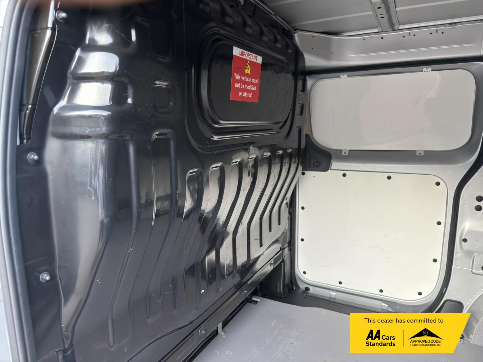 2019 Nissan e-NV200 40kWh Acenta Panel Van 5dr Electric Auto SWB (Quick Charge) (109 ps) - Thumbnail 22