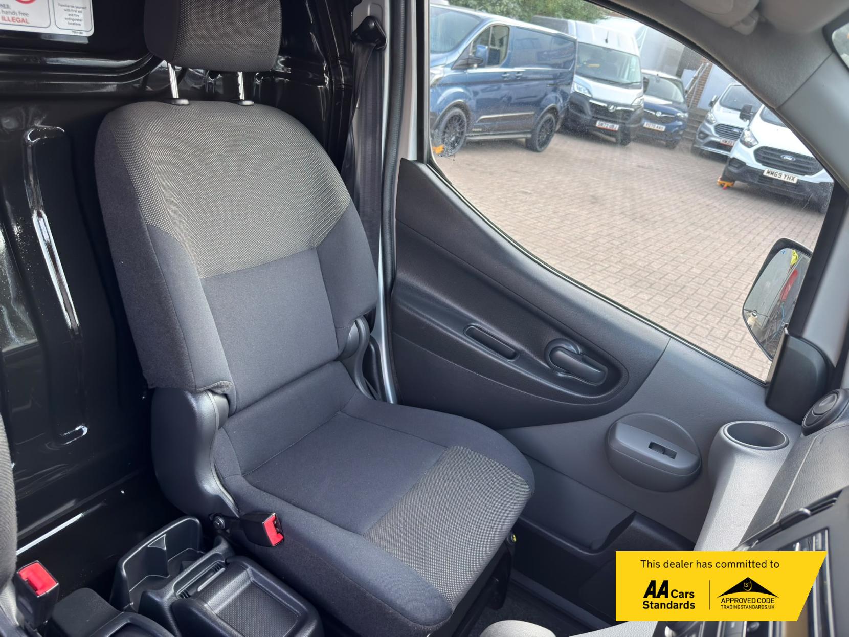 2019 Nissan e-NV200 40kWh Acenta Panel Van 5dr Electric Auto SWB (Quick Charge) (109 ps) - Thumbnail 11