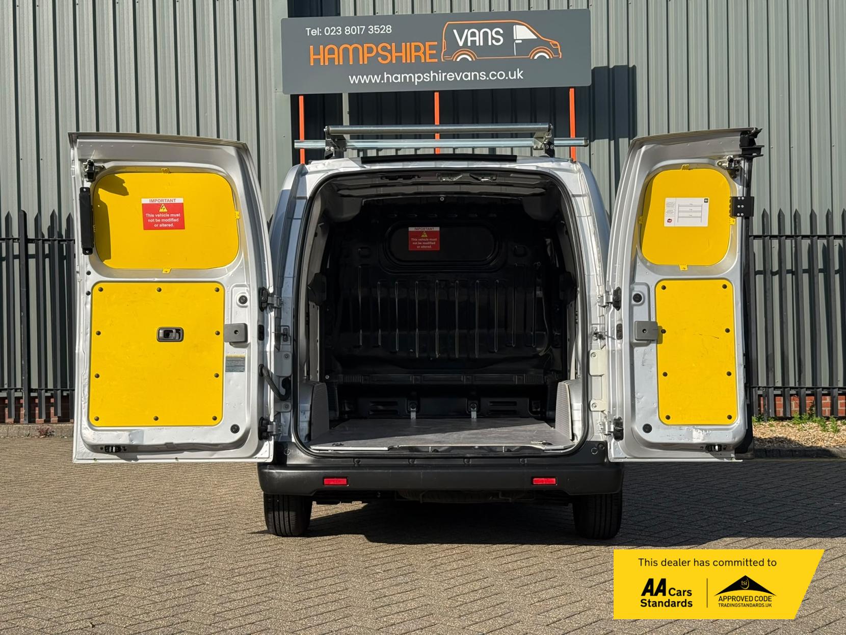 2019 Nissan e-NV200 40kWh Acenta Panel Van 5dr Electric Auto SWB (Quick Charge) (109 ps) - Thumbnail 17