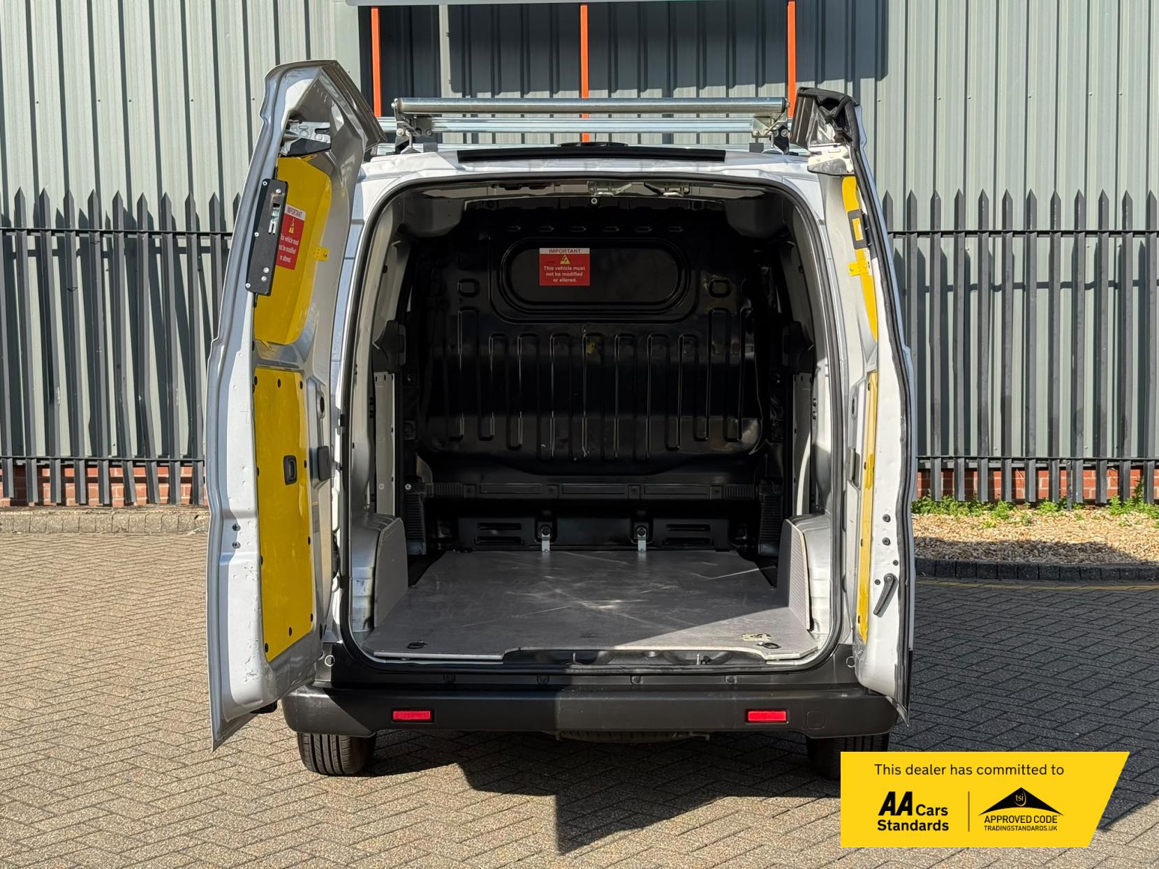 2019 Nissan e-NV200 40kWh Acenta Panel Van 5dr Electric Auto SWB (Quick Charge) (109 ps) - Thumbnail 18
