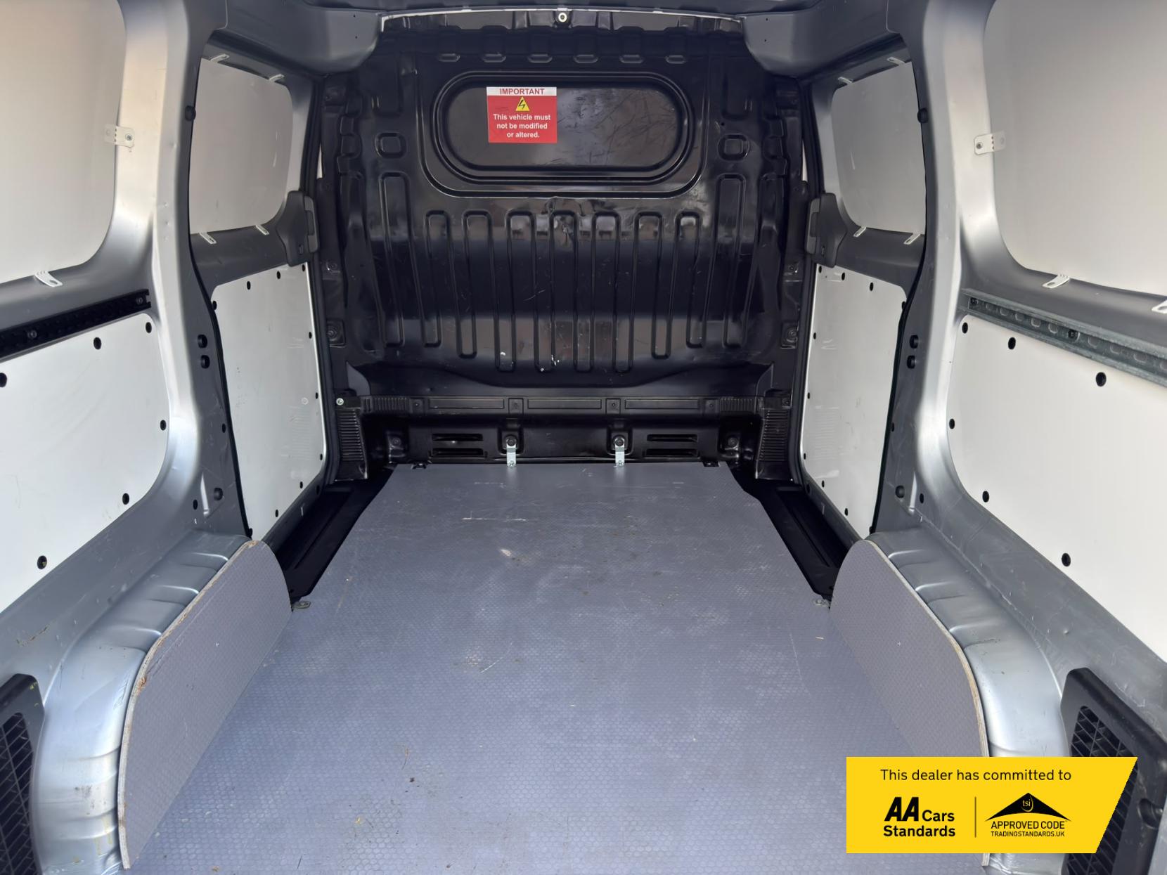 2019 Nissan e-NV200 40kWh Acenta Panel Van 5dr Electric Auto SWB (Quick Charge) (109 ps) - Thumbnail 20
