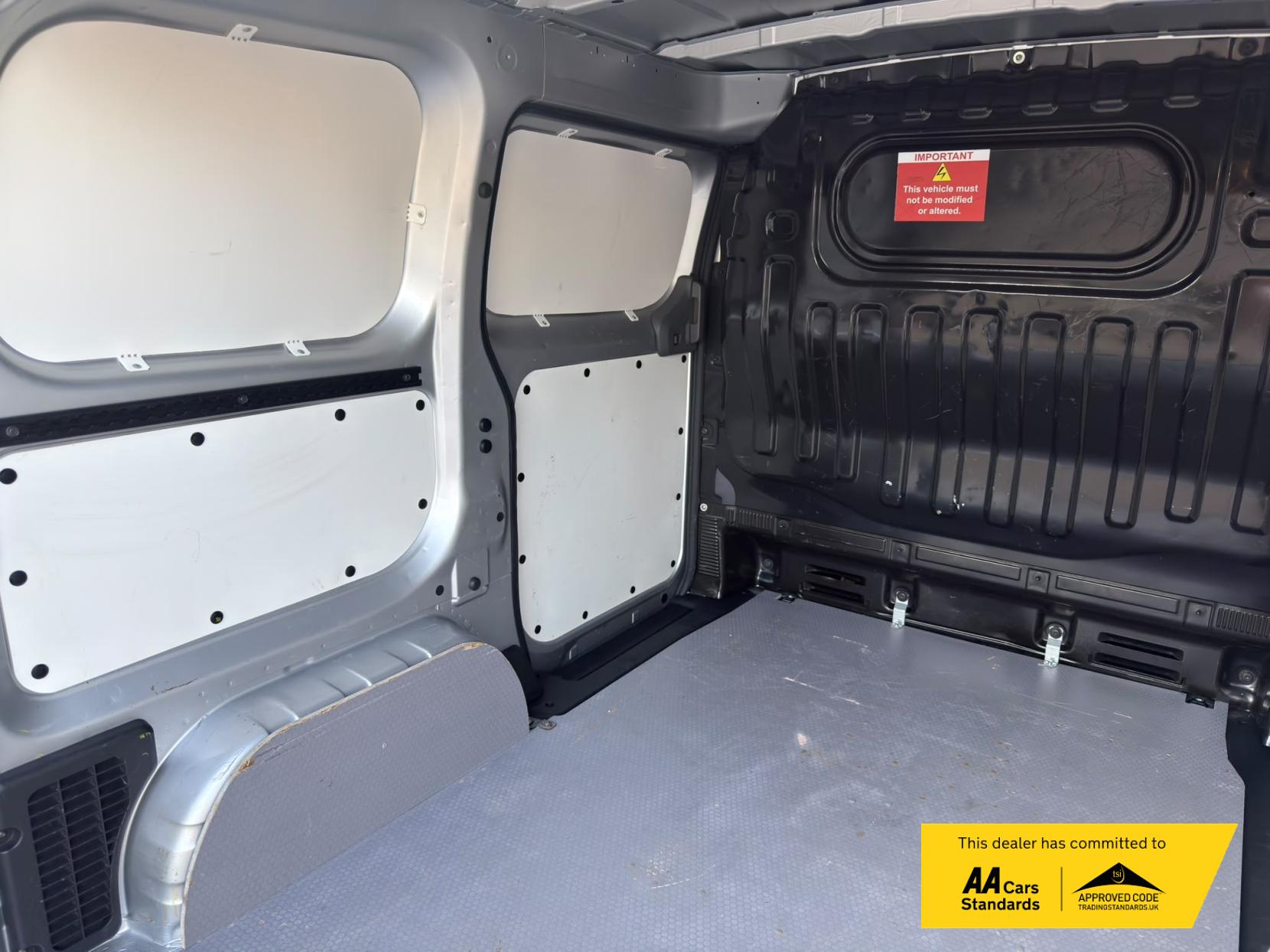 2019 Nissan e-NV200 40kWh Acenta Panel Van 5dr Electric Auto SWB (Quick Charge) (109 ps) - Thumbnail 19