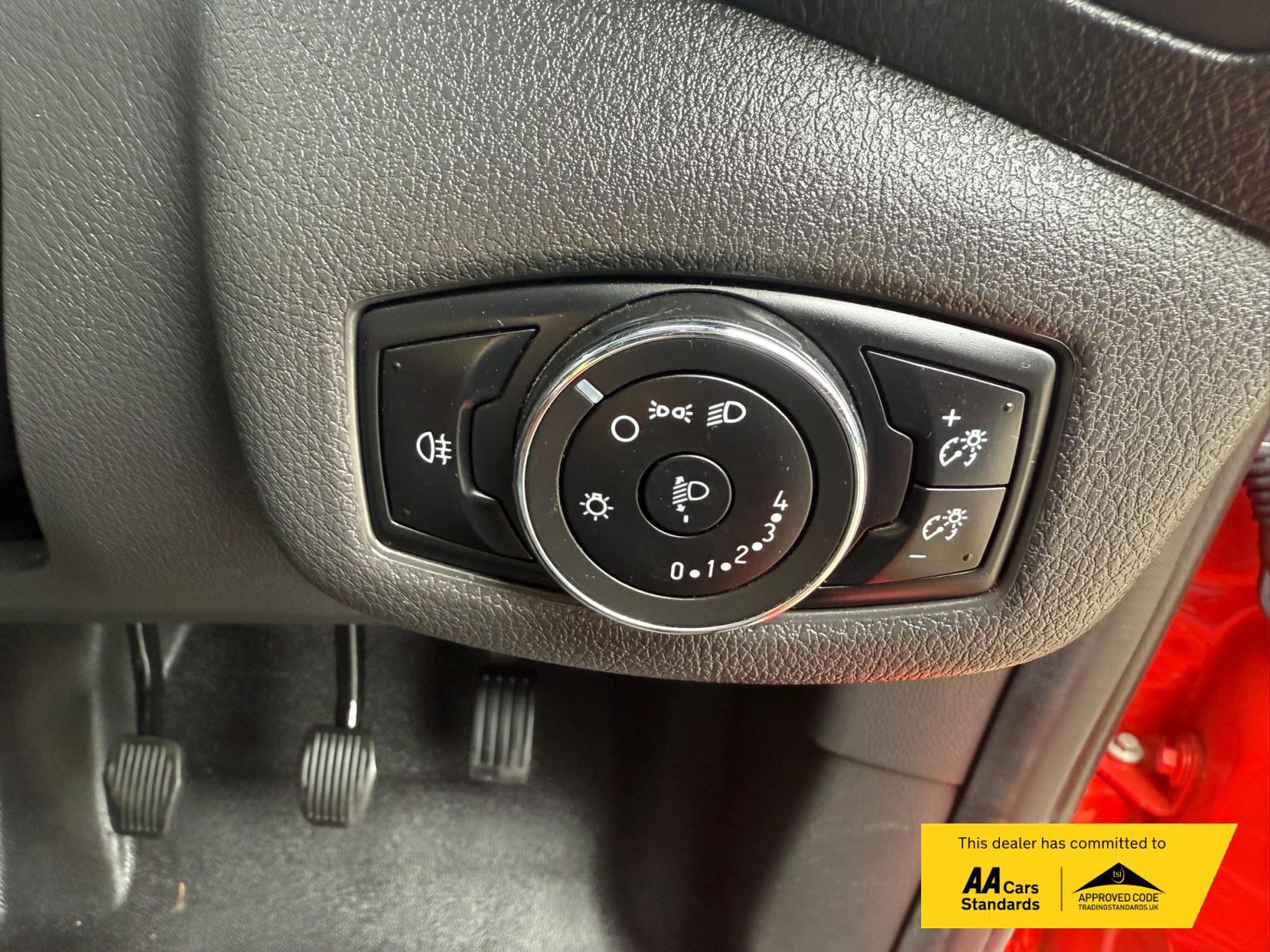 Ford Transit Connect 1.5 TDCi 210 ECOnetic Panel Van 5dr Diesel Manual L2 H1 (109 g/km, 99 bhp)