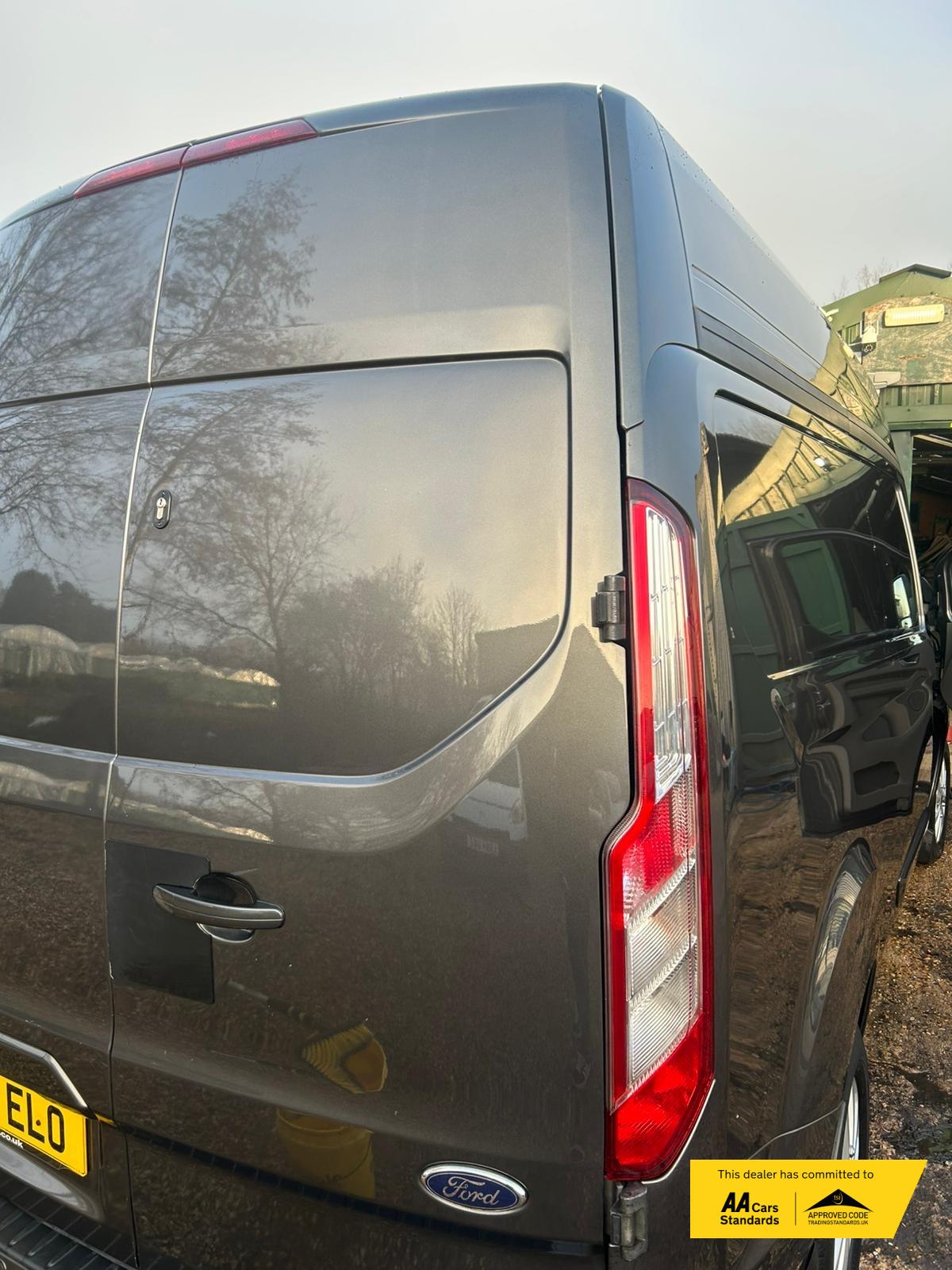 Ford Transit Custom 2.0 300 EcoBlue Limited Panel Van 5dr Diesel Auto L2 H2 Euro 6 (s/s) (170 ps)