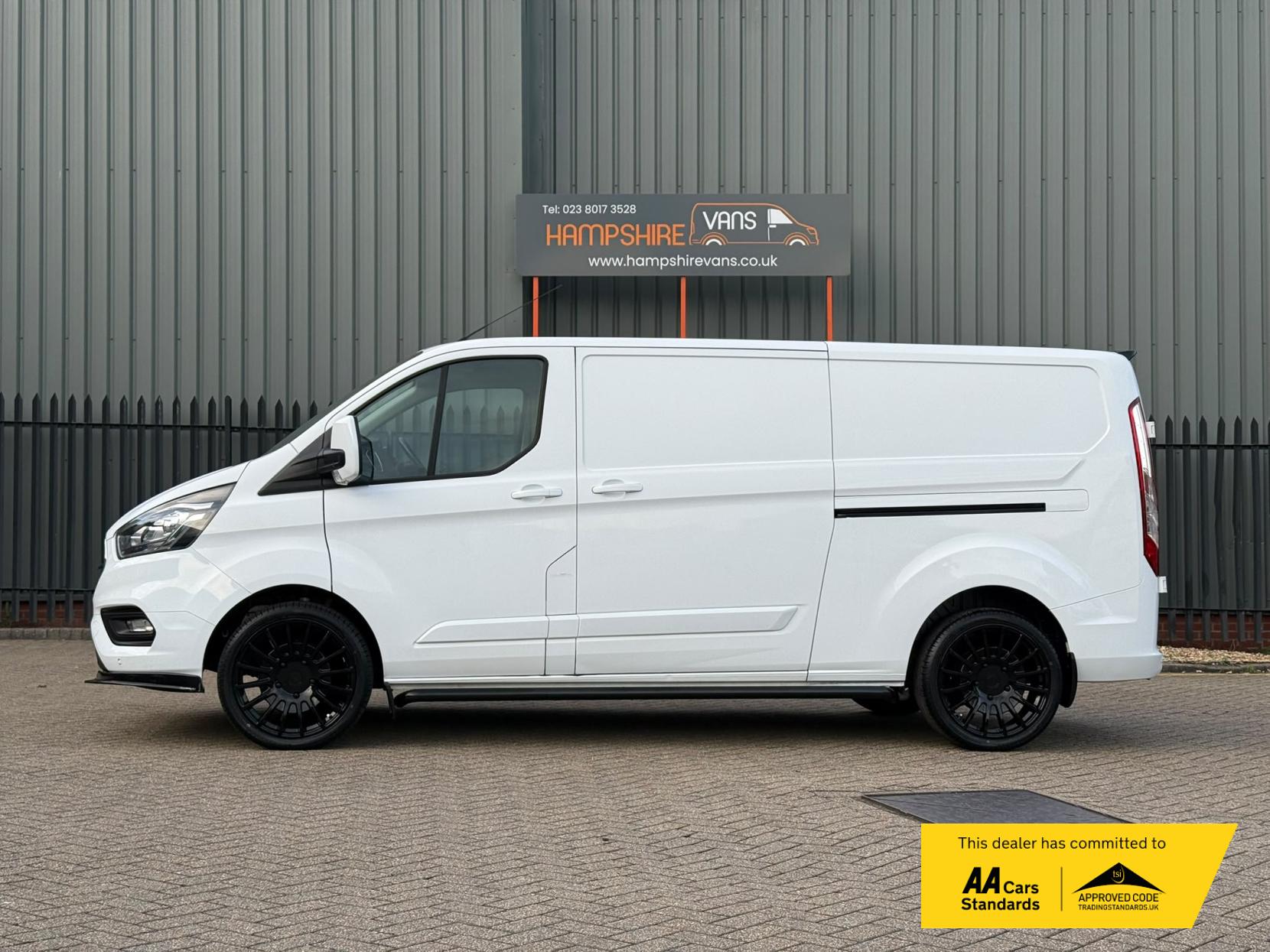 2021 Ford Transit Custom 2.0 300 EcoBlue Limited Panel Van 5dr Diesel Manual L2 H1 Euro 6 (s/s) (130 ps) - Thumbnail 5