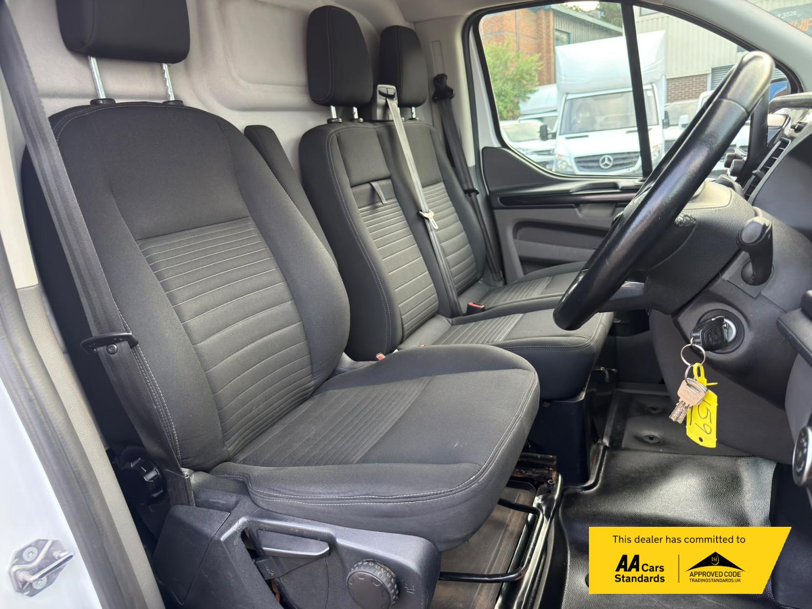 2021 Ford Transit Custom 2.0 300 EcoBlue Limited Panel Van 5dr Diesel Manual L2 H1 Euro 6 (s/s) (130 ps) - Thumbnail 13