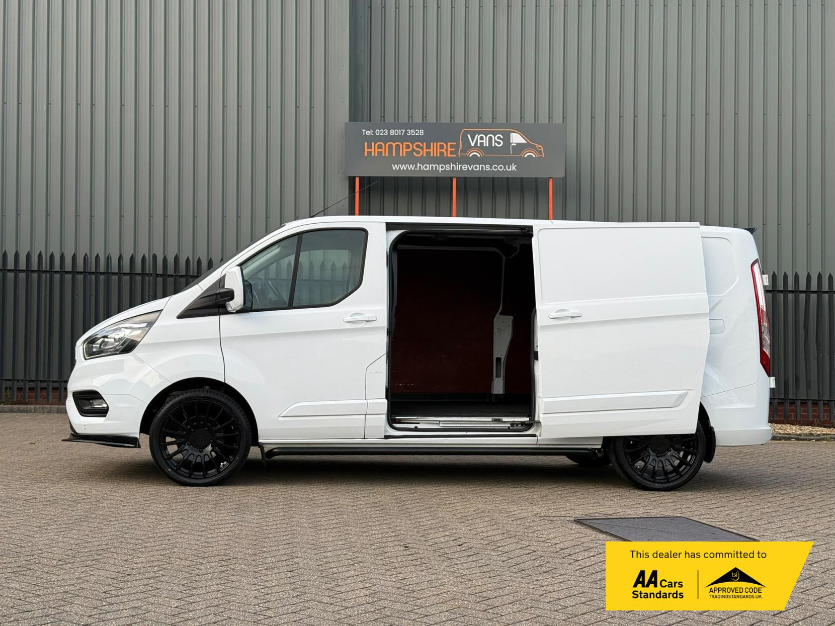 2021 Ford Transit Custom 2.0 300 EcoBlue Limited Panel Van 5dr Diesel Manual L2 H1 Euro 6 (s/s) (130 ps) - Thumbnail 6