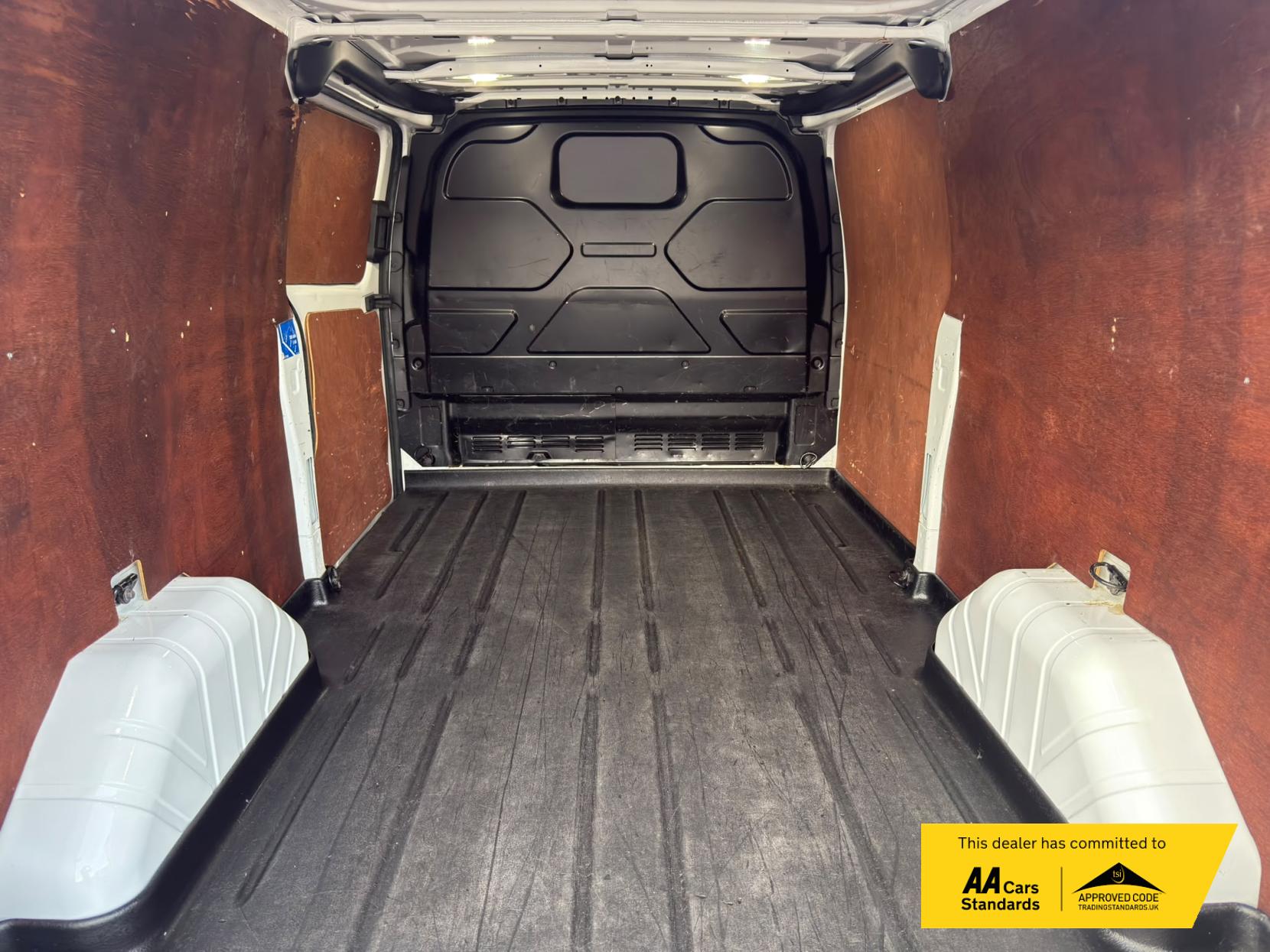 2021 Ford Transit Custom 2.0 300 EcoBlue Limited Panel Van 5dr Diesel Manual L2 H1 Euro 6 (s/s) (130 ps) - Thumbnail 22