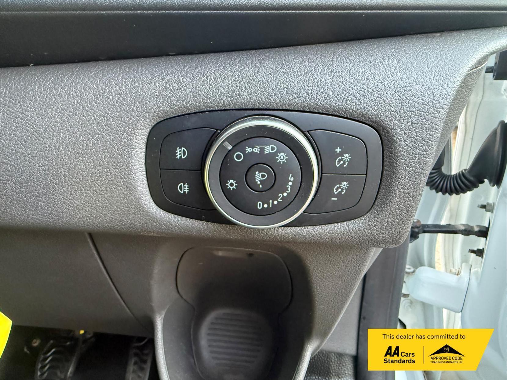2021 Ford Transit Custom 2.0 300 EcoBlue Limited Panel Van 5dr Diesel Manual L2 H1 Euro 6 (s/s) (130 ps) - Thumbnail 52