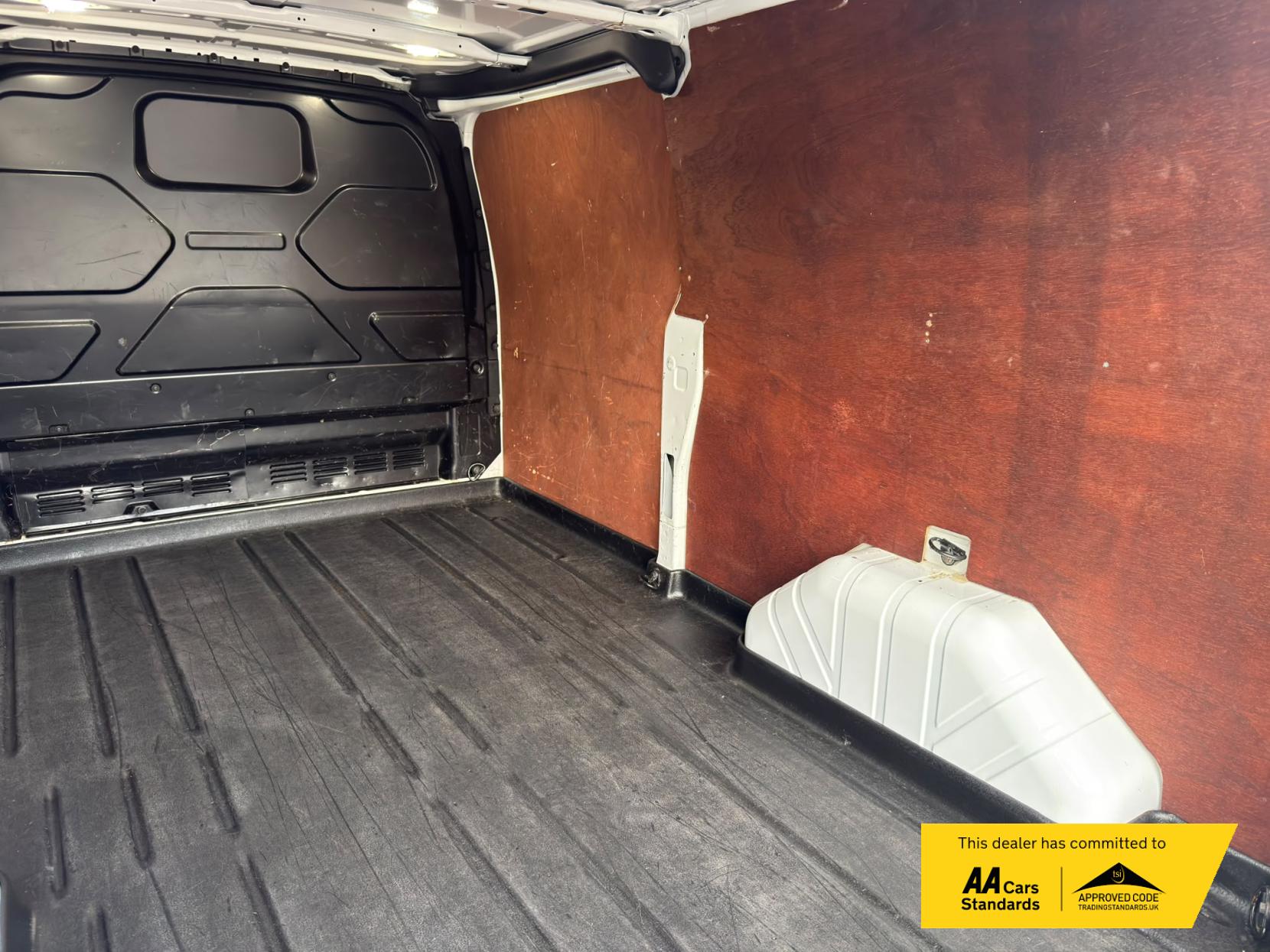 2021 Ford Transit Custom 2.0 300 EcoBlue Limited Panel Van 5dr Diesel Manual L2 H1 Euro 6 (s/s) (130 ps) - Thumbnail 23
