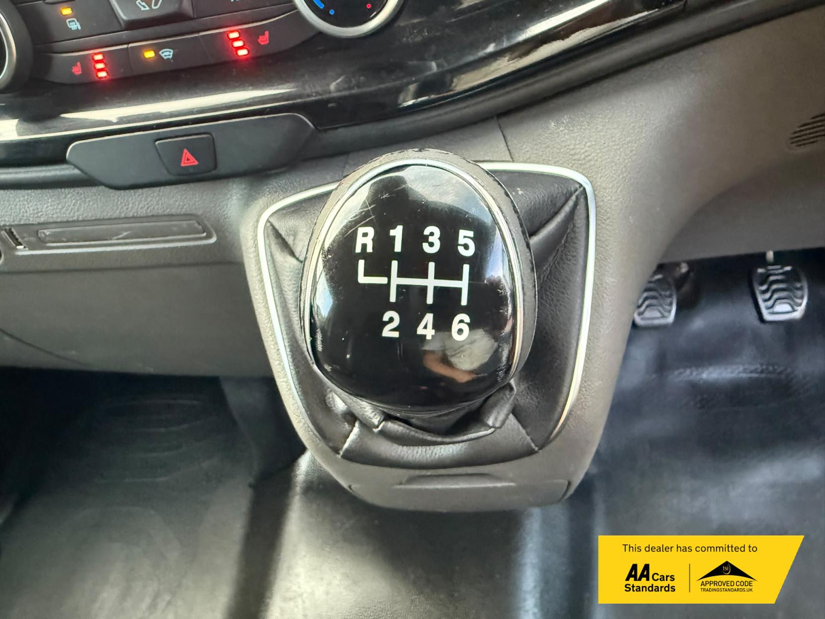 2021 Ford Transit Custom 2.0 300 EcoBlue Limited Panel Van 5dr Diesel Manual L2 H1 Euro 6 (s/s) (130 ps) - Thumbnail 32