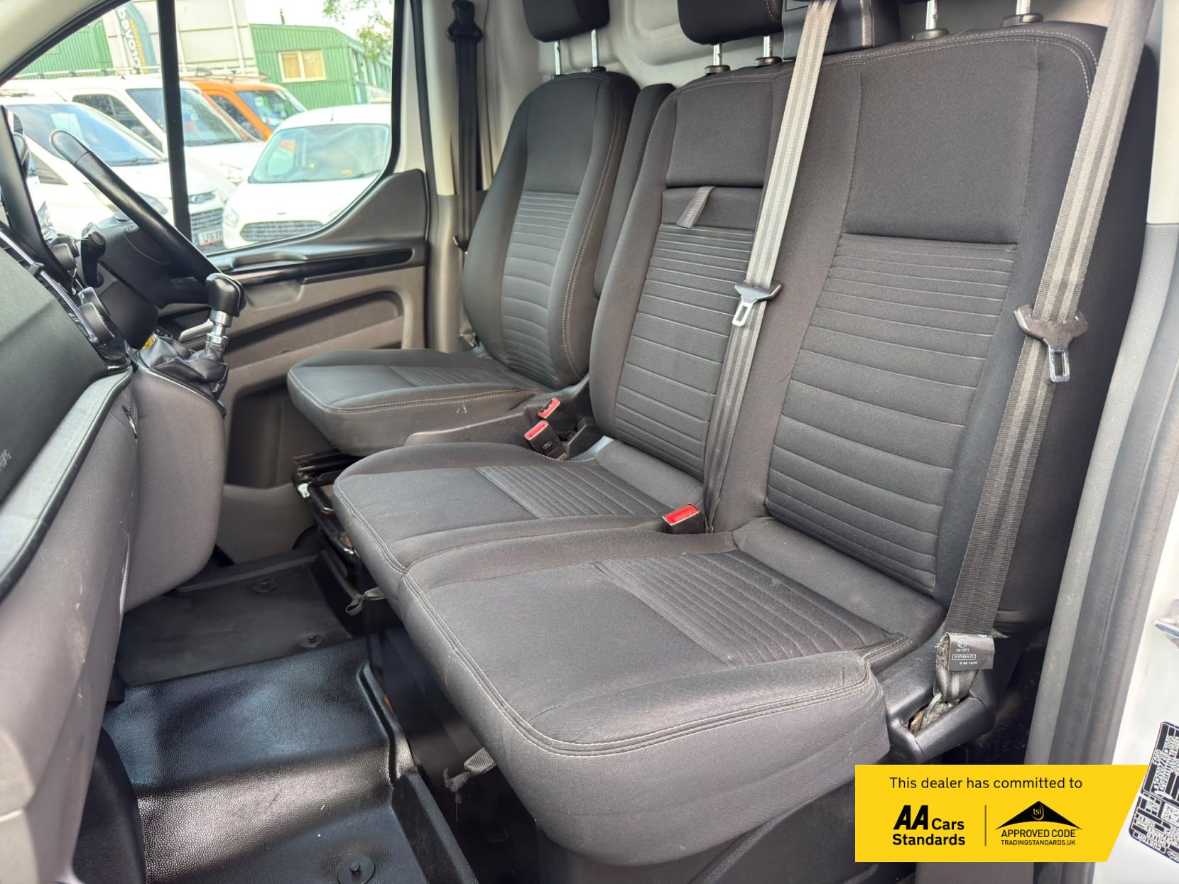2021 Ford Transit Custom 2.0 300 EcoBlue Limited Panel Van 5dr Diesel Manual L2 H1 Euro 6 (s/s) (130 ps) - Thumbnail 16