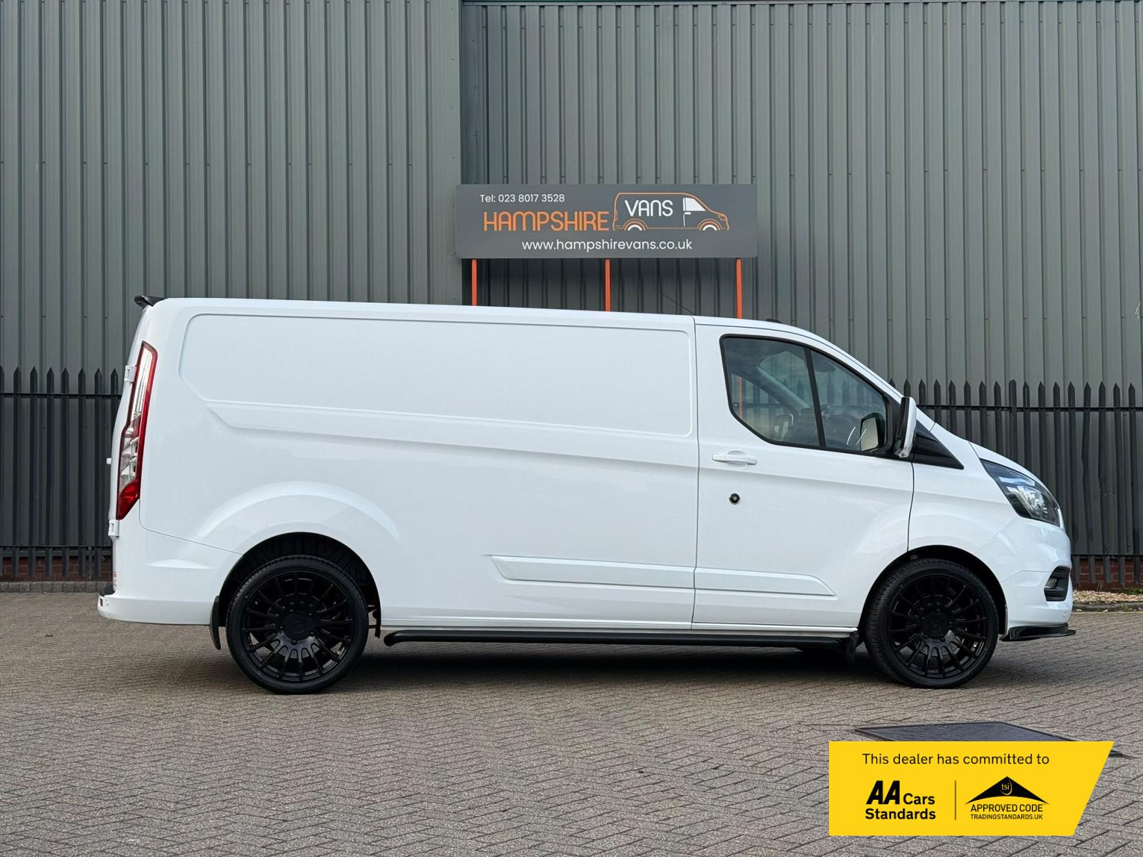2021 Ford Transit Custom 2.0 300 EcoBlue Limited Panel Van 5dr Diesel Manual L2 H1 Euro 6 (s/s) (130 ps) - Thumbnail 7