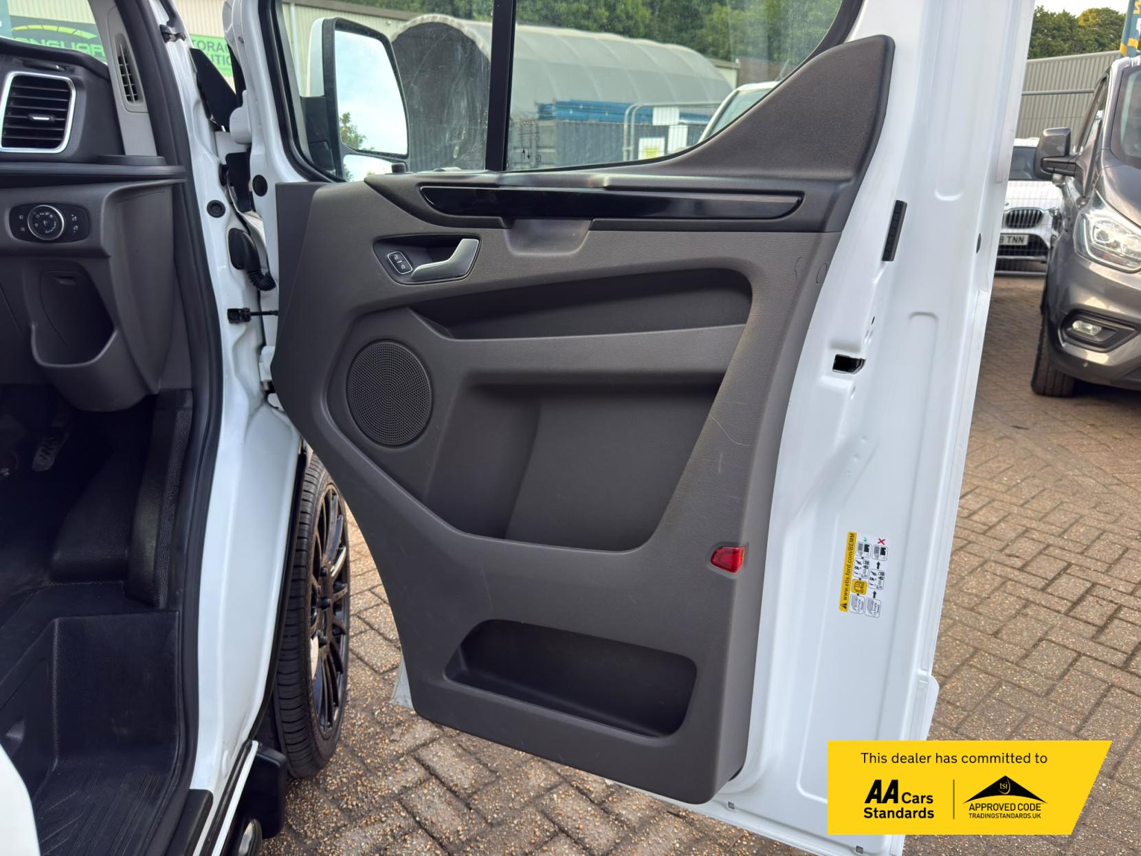 2021 Ford Transit Custom 2.0 300 EcoBlue Limited Panel Van 5dr Diesel Manual L2 H1 Euro 6 (s/s) (130 ps) - Thumbnail 55