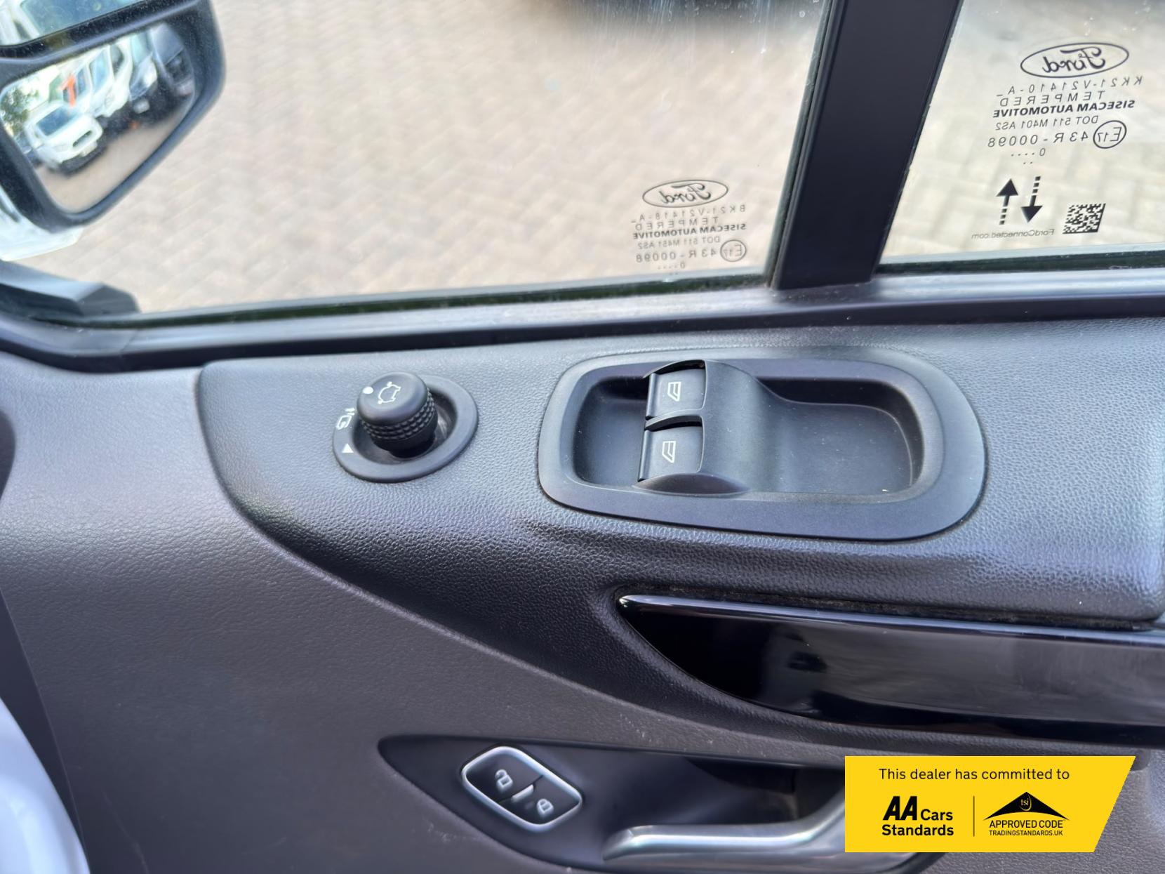 2021 Ford Transit Custom 2.0 300 EcoBlue Limited Panel Van 5dr Diesel Manual L2 H1 Euro 6 (s/s) (130 ps) - Thumbnail 53