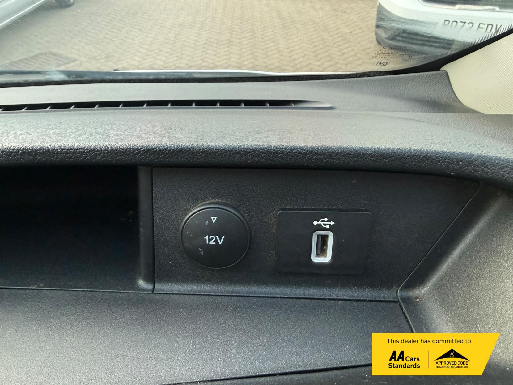 2021 Ford Transit Custom 2.0 300 EcoBlue Limited Panel Van 5dr Diesel Manual L2 H1 Euro 6 (s/s) (130 ps) - Thumbnail 44