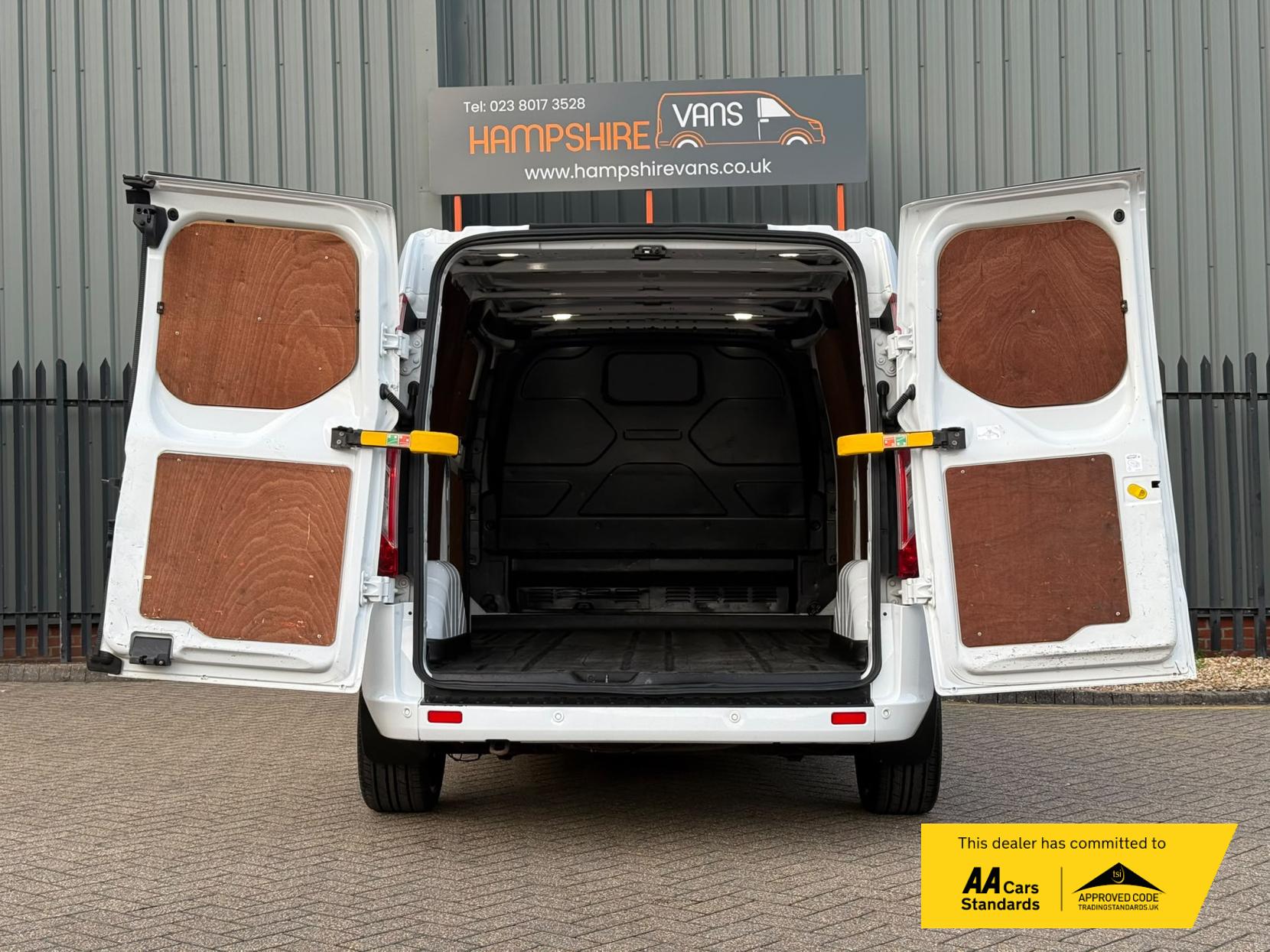 2021 Ford Transit Custom 2.0 300 EcoBlue Limited Panel Van 5dr Diesel Manual L2 H1 Euro 6 (s/s) (130 ps) - Thumbnail 20