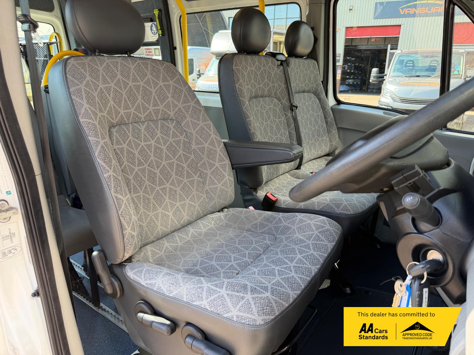 2010 Renault Master 2.5D SL33 Minibus 4dr Diesel Manual FWD L1 H2 (78 bhp) - Thumbnail 13