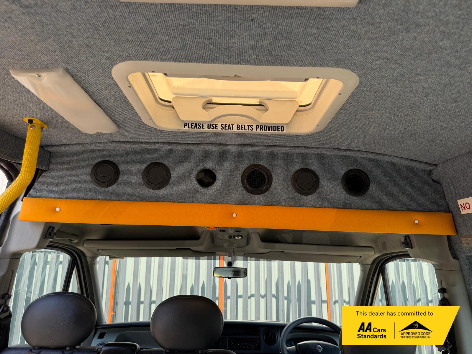 2010 Renault Master 2.5D SL33 Minibus 4dr Diesel Manual FWD L1 H2 (78 bhp) - Thumbnail 28