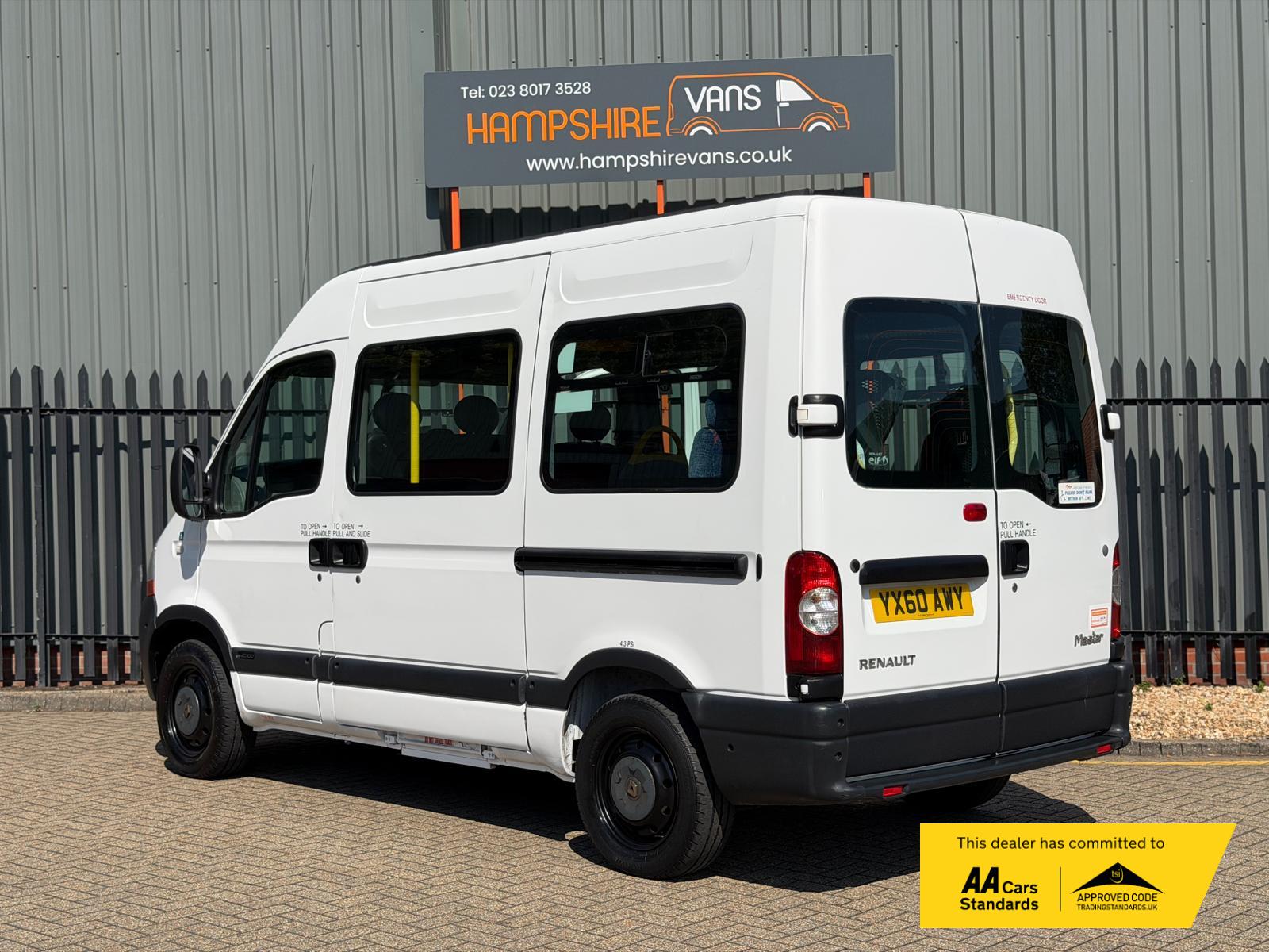 2010 Renault Master 2.5D SL33 Minibus 4dr Diesel Manual FWD L1 H2 (78 bhp) - Thumbnail 5