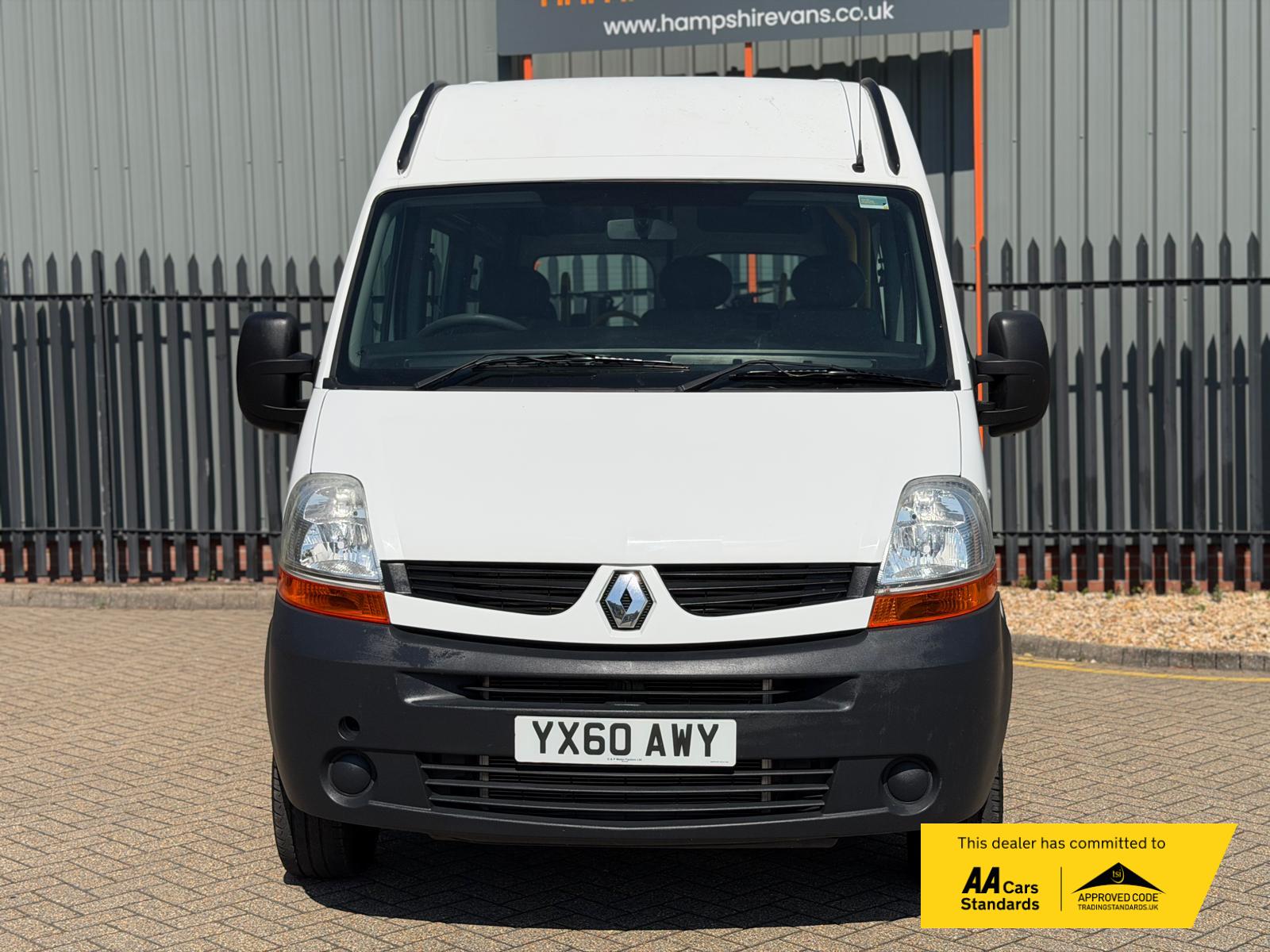 2010 Renault Master 2.5D SL33 Minibus 4dr Diesel Manual FWD L1 H2 (78 bhp) - Thumbnail 8