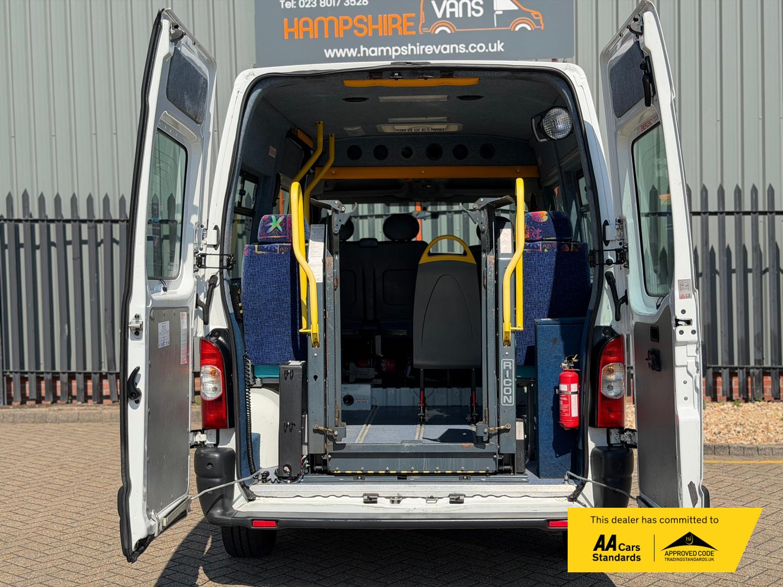 2010 Renault Master 2.5D SL33 Minibus 4dr Diesel Manual FWD L1 H2 (78 bhp) - Thumbnail 10