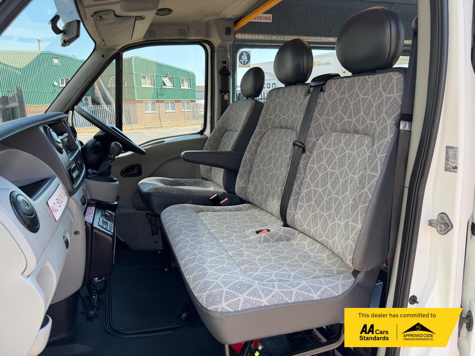 2010 Renault Master 2.5D SL33 Minibus 4dr Diesel Manual FWD L1 H2 (78 bhp) - Thumbnail 11